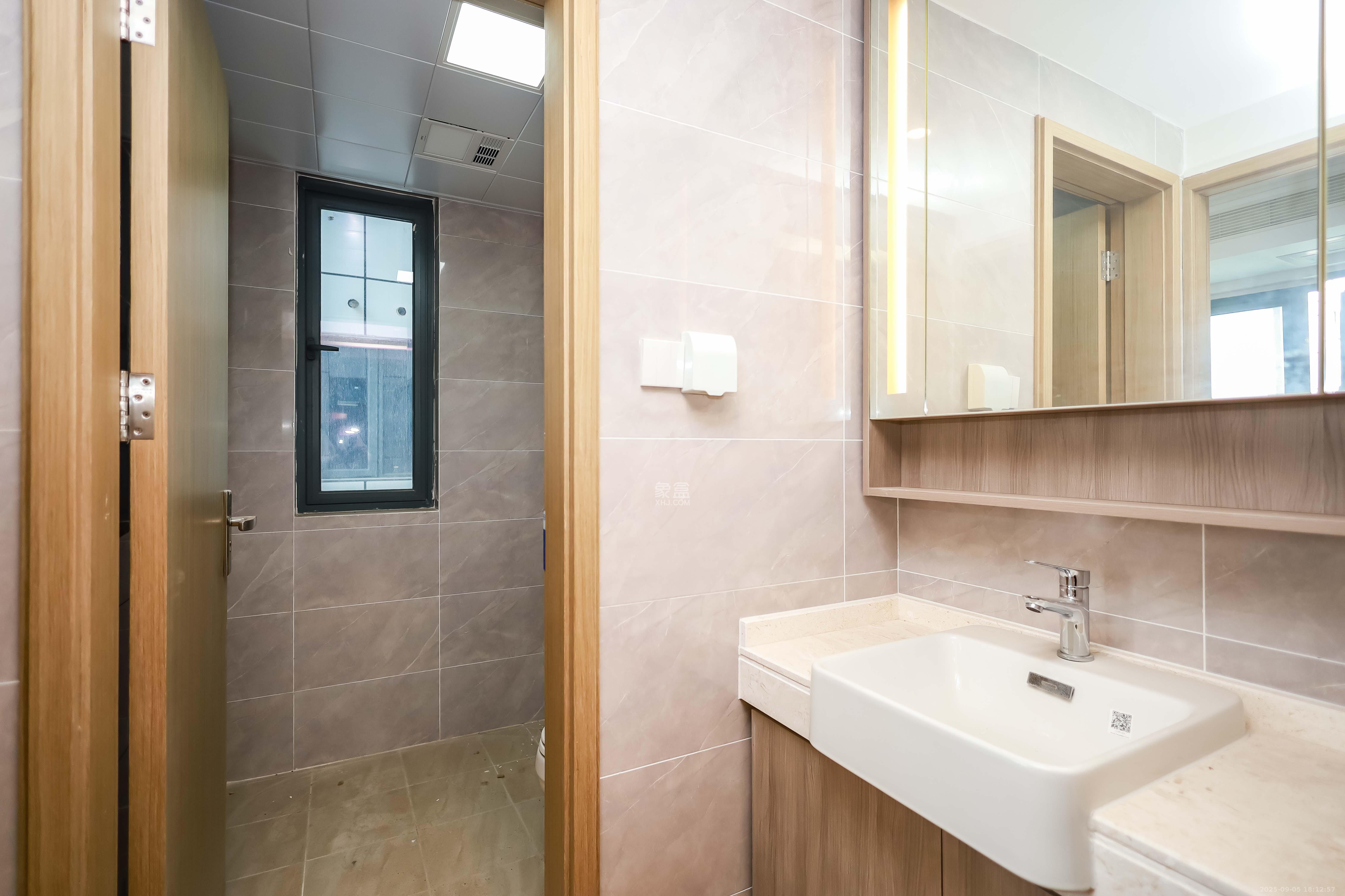 清控湖山雅居南区  3室2厅2卫    88.0万 清控湖山雅居南区  3室2厅2卫    88.0万卫生间