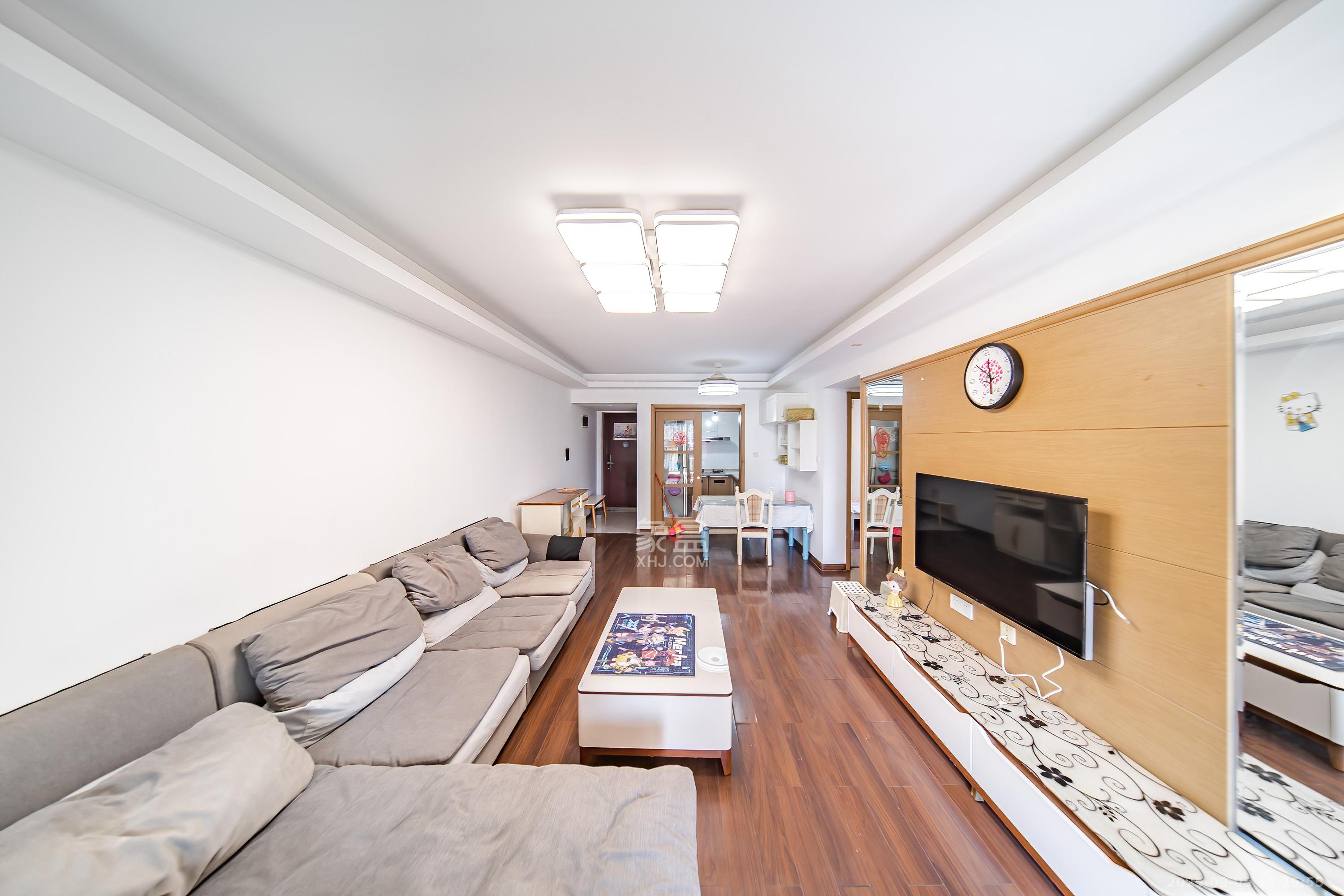 万科白鹭郡 3室2厅1卫 105.0万 万科白鹭郡 3室2厅1卫 105.0万客厅