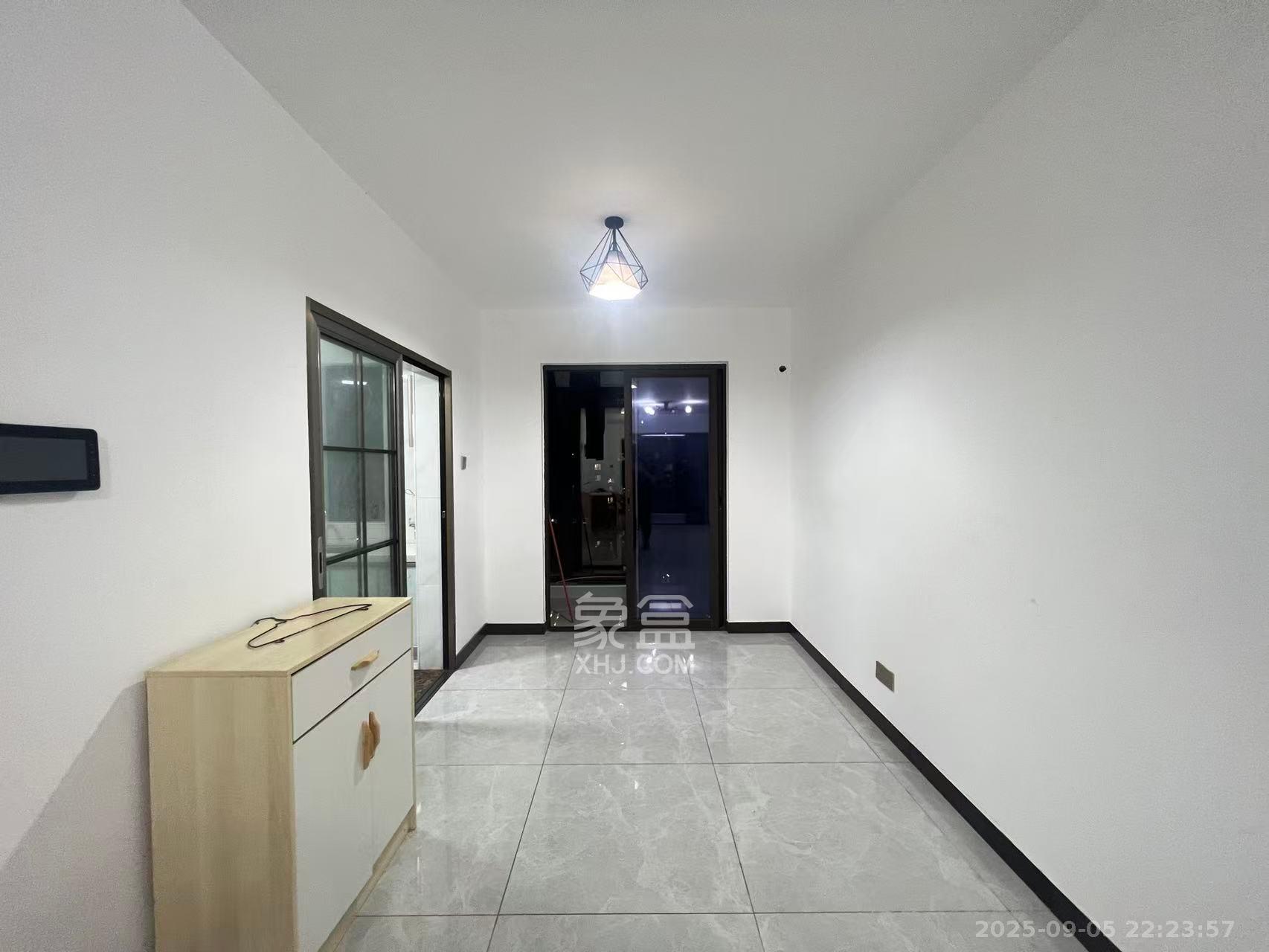 卓越浅水湾  4室2厅2卫    3000.0元/月室内图