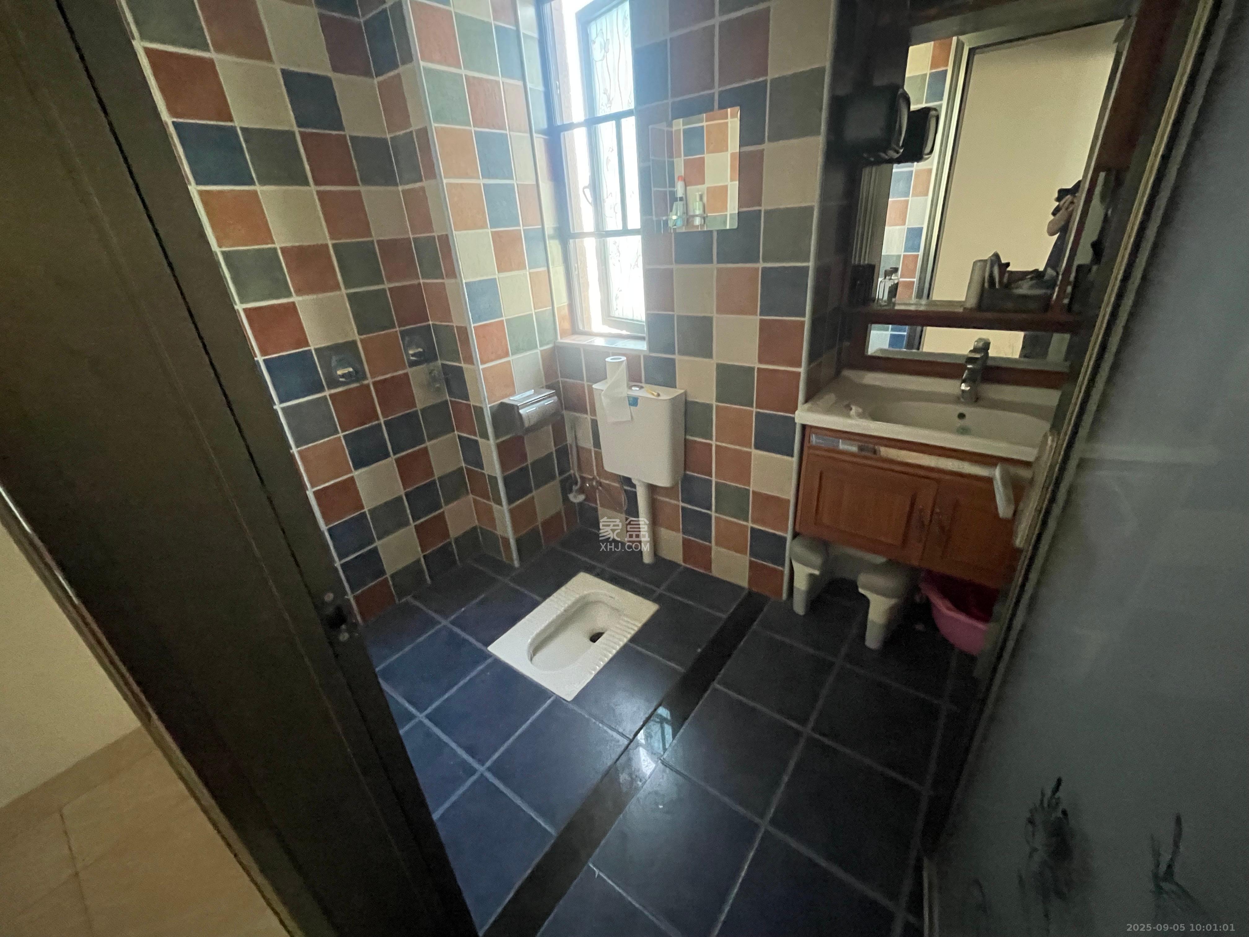 兴康同和家园  3室2厅2卫    2800.0元/月室内图