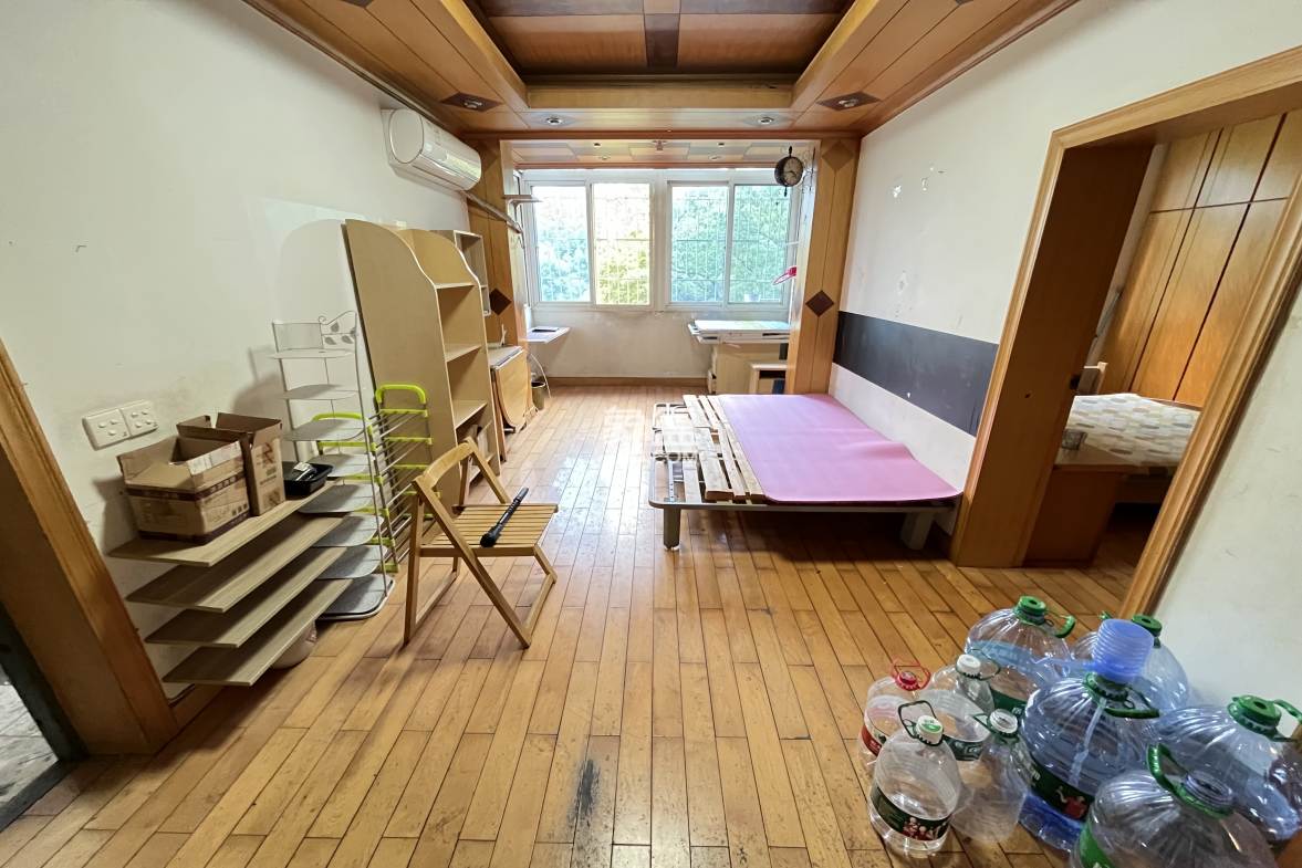 长岭包装宿舍  2室1厅1卫    1400.0元/月 长岭包装宿舍  2室1厅1卫    1400.0元/月户型图