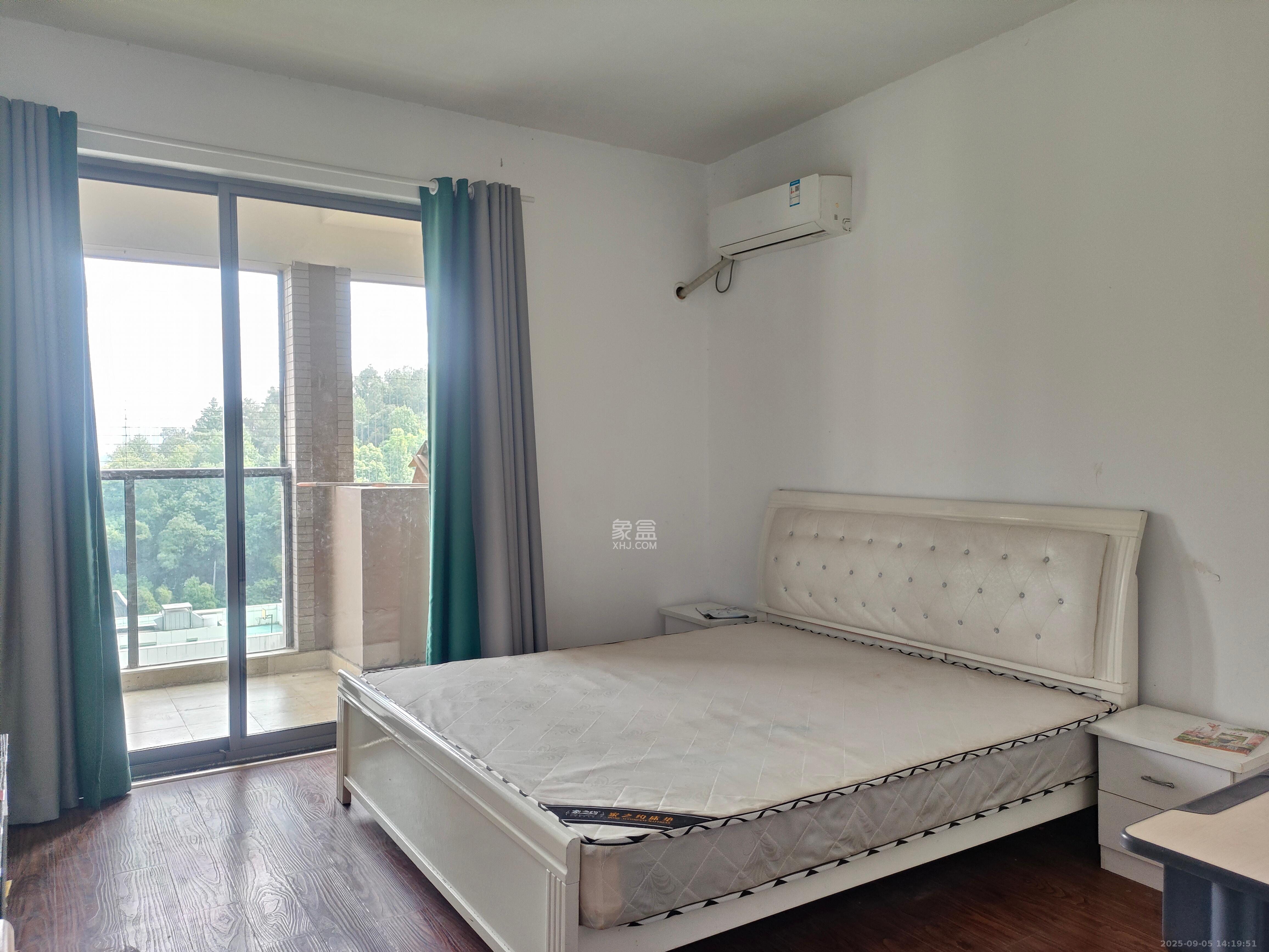 八方小区B区  3室2厅2卫    4000.0元/月室内图