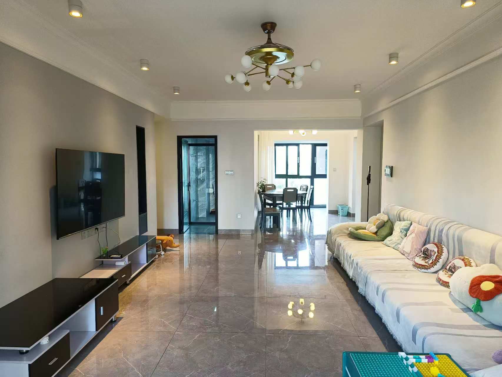 滨海豪庭 3室2厅2卫 5300.0元/月 滨海豪庭 3室2厅2卫 5300.0元/月室内图