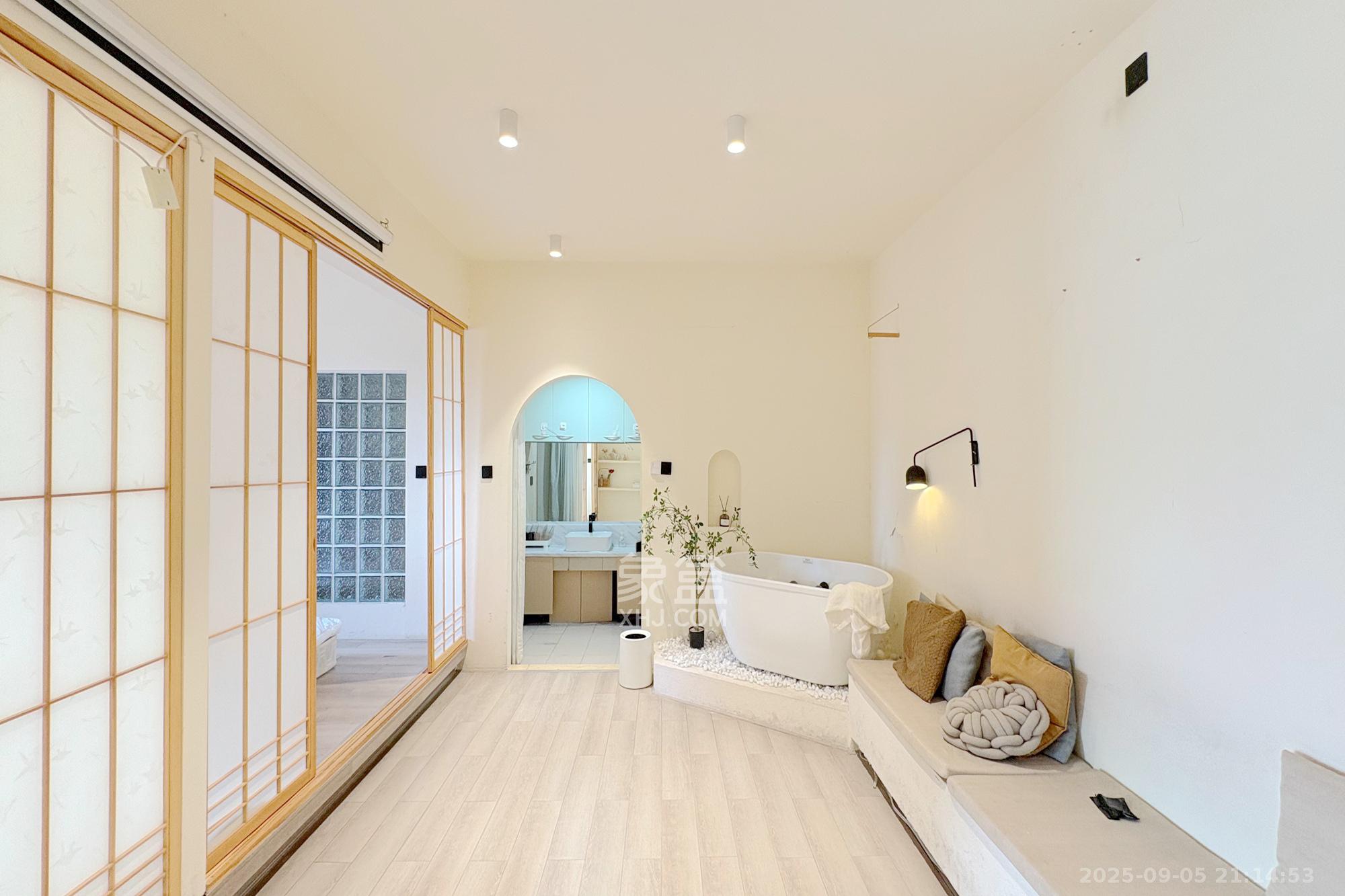 新青年公寓  2室1厅1卫    63.0万客厅