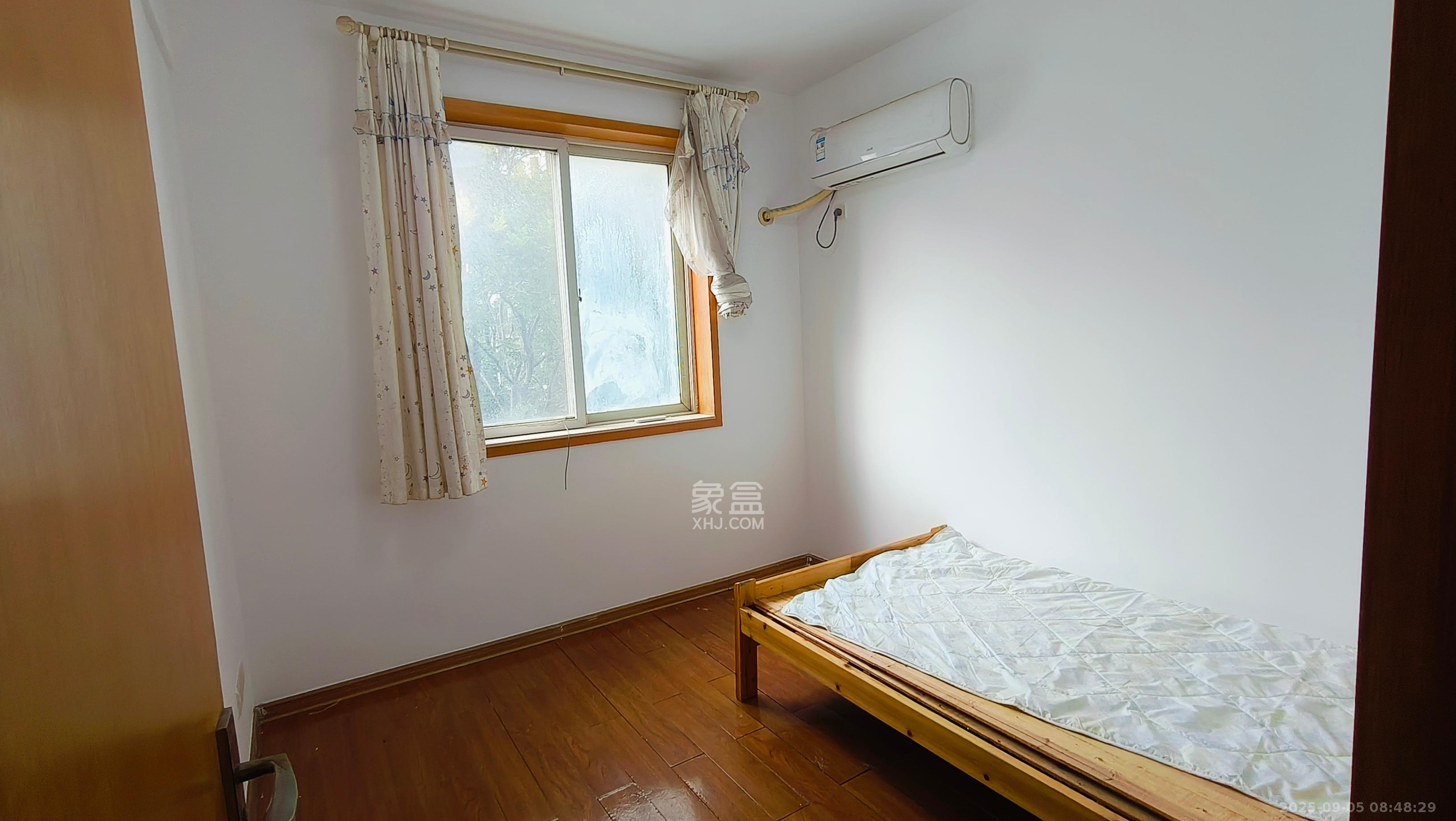 筑梦园  4室2厅2卫    2400.0元/月 筑梦园  4室2厅2卫    2400.0元/月