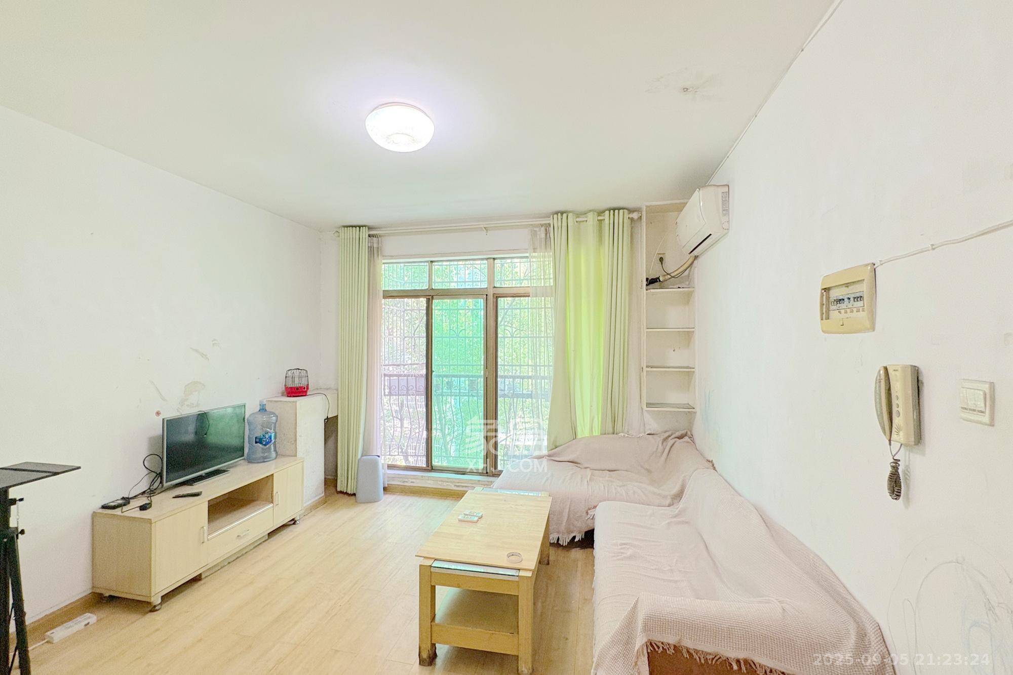 锦泰家园(锦泰商务大厦)  2室2厅1卫    65.0万 锦泰家园(锦泰商务大厦)  2室2厅1卫    65.0万客厅