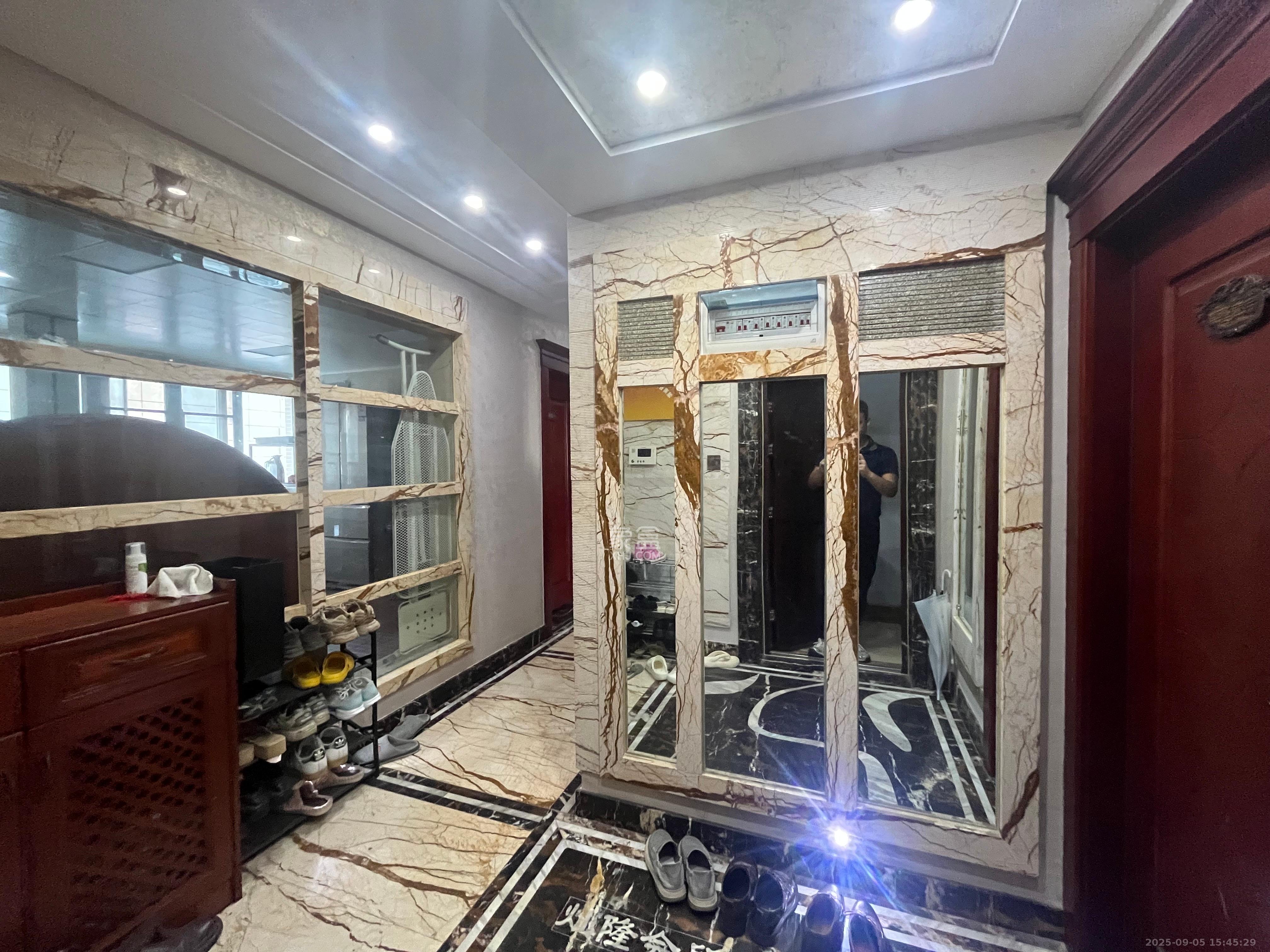 富兴嘉城(富兴汇中央)  4室2厅2卫    3000.0元/月 富兴嘉城(富兴汇中央)  4室2厅2卫    3000.0元/月室内图