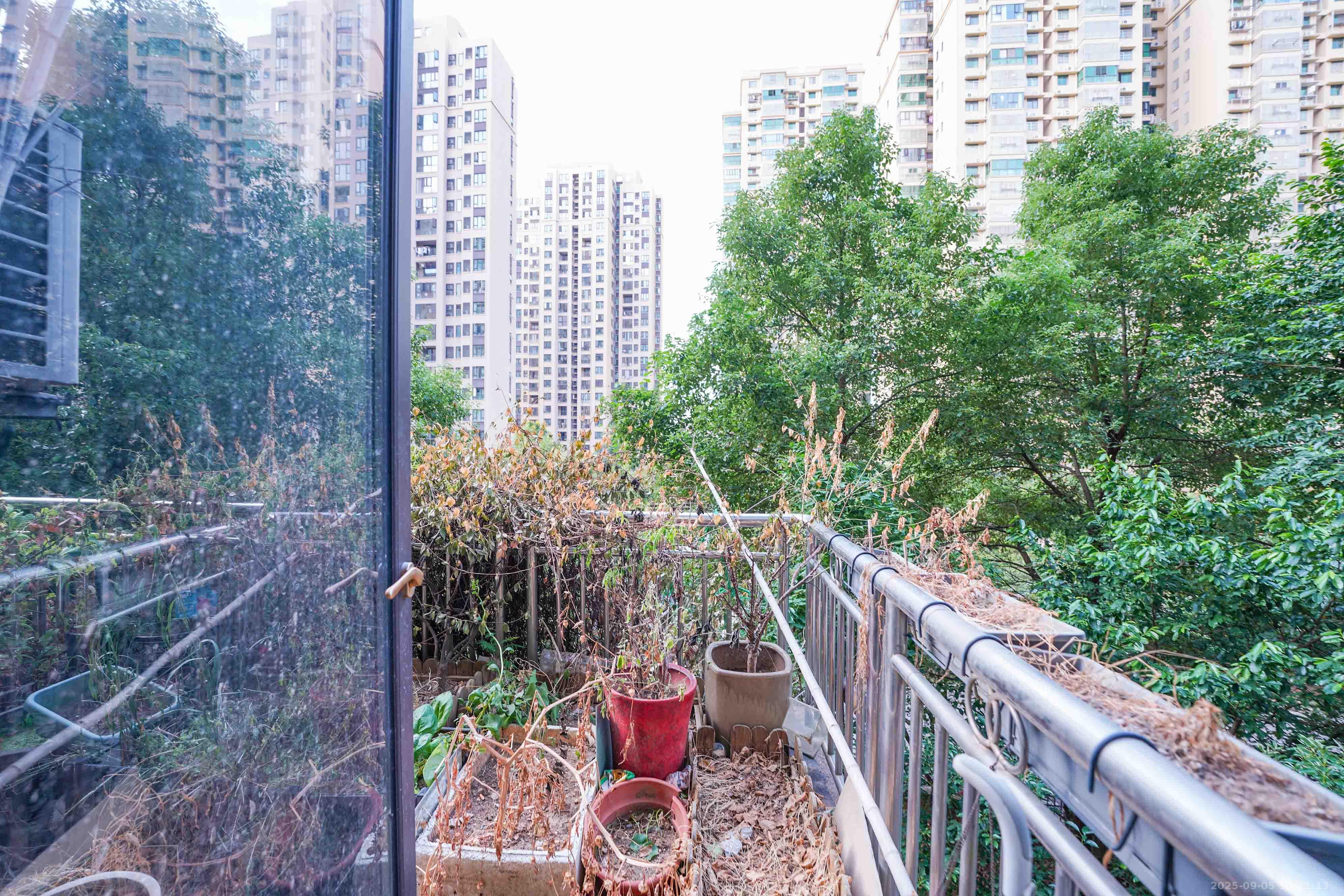 嘉华城(一期)  5室2厅2卫    220.0万 嘉华城(一期)  5室2厅2卫    220.0万阳台