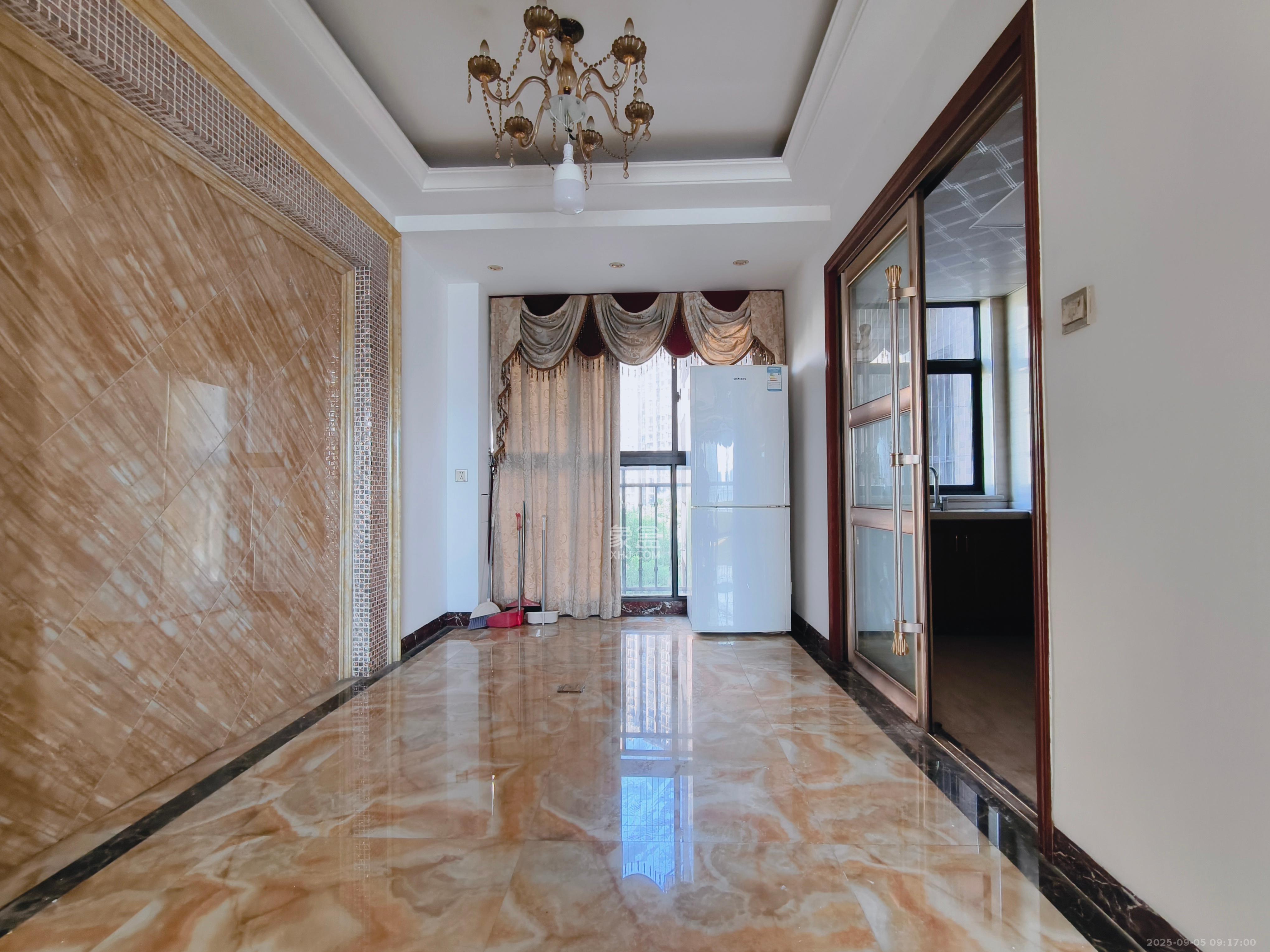 康桥长郡 3室2厅2卫 2400.0元/月 康桥长郡 3室2厅2卫 2400.0元/月室内图