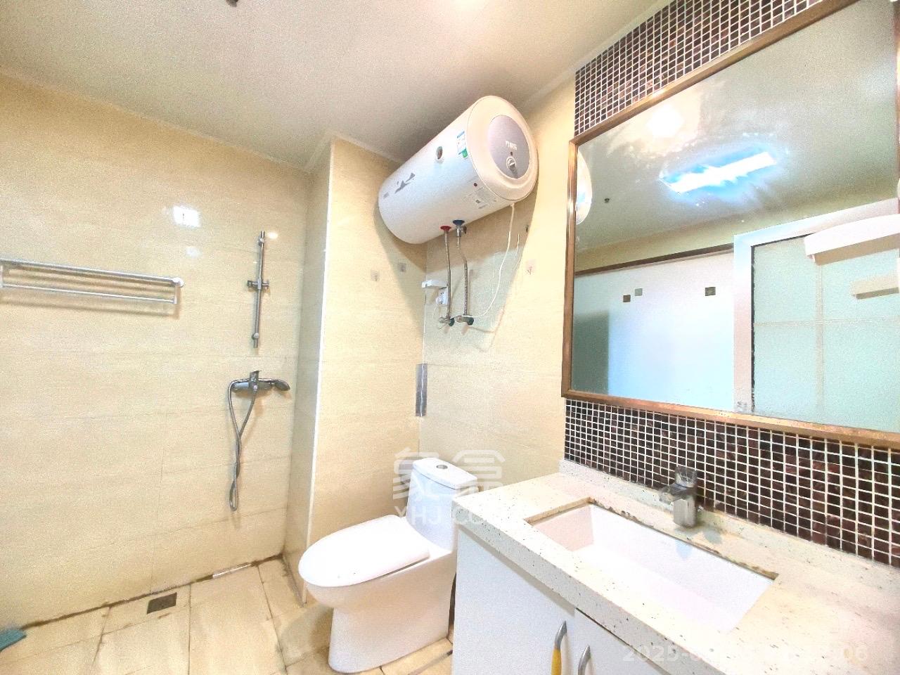 三万英尺  3室2厅1卫    2700.0元/月室内图