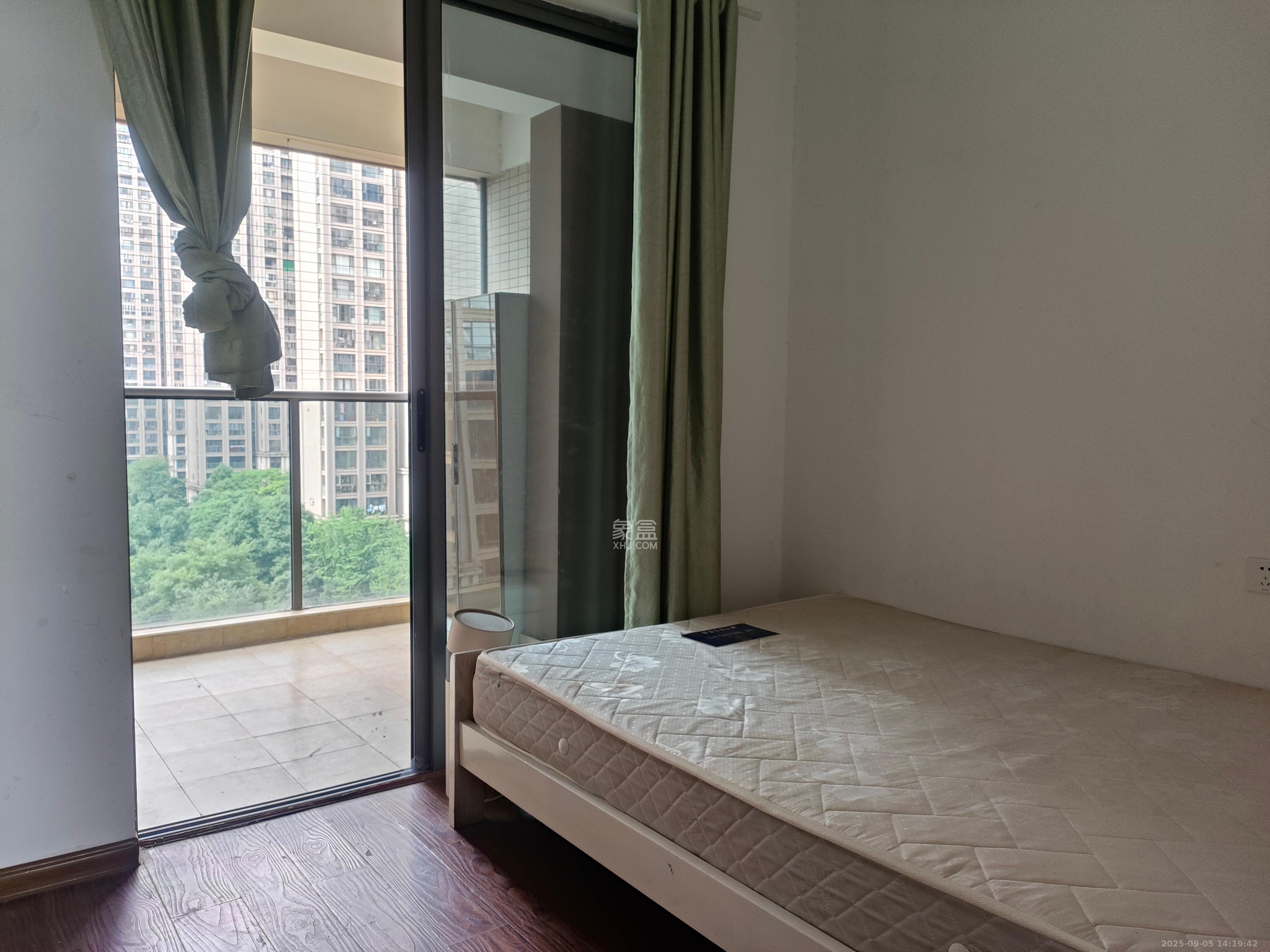 八方小区B区  3室2厅2卫    4000.0元/月室内图