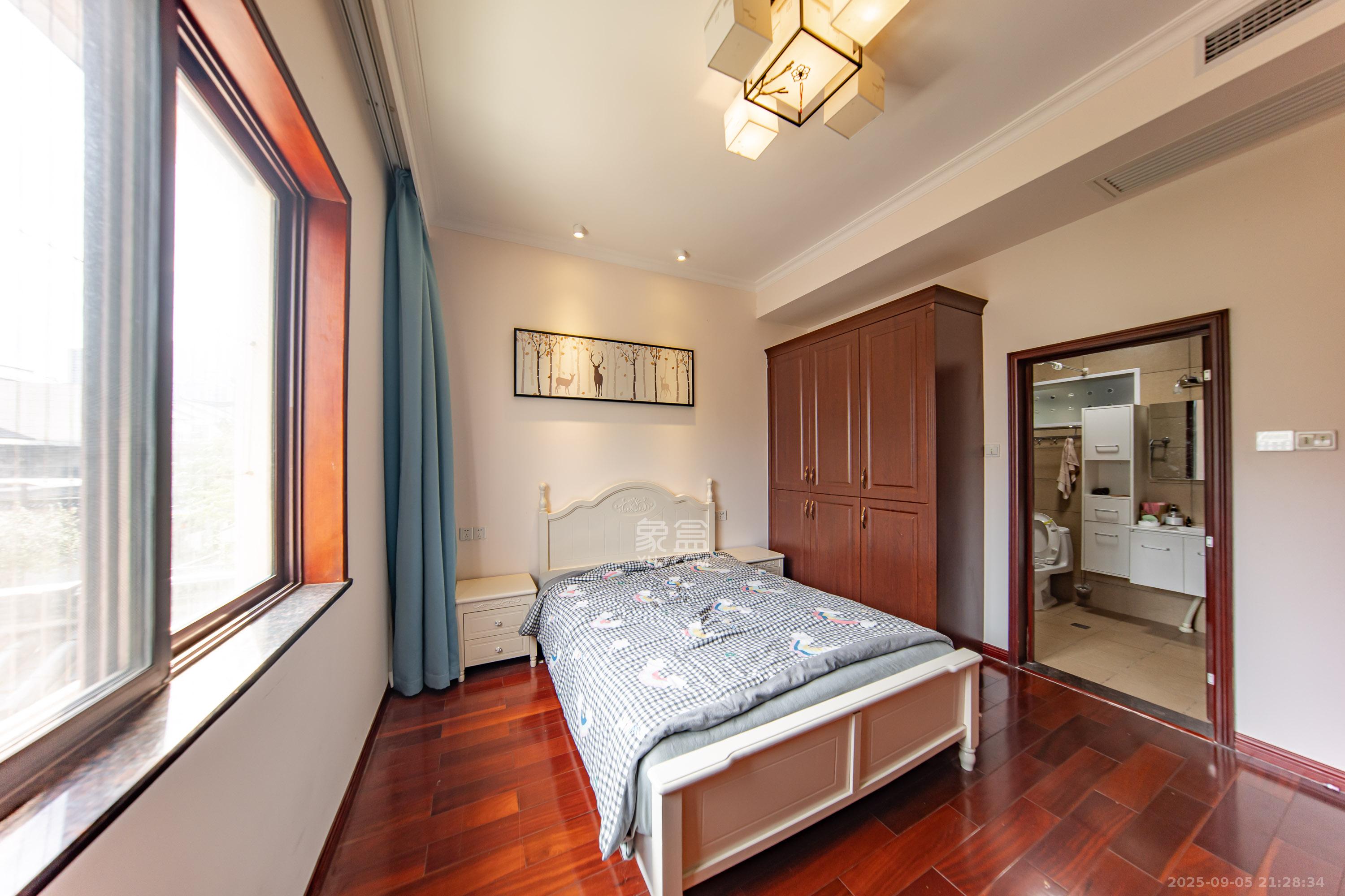 汀湘十里  5室2厅4卫    538.0万 汀湘十里  5室2厅4卫    538.0万卧室