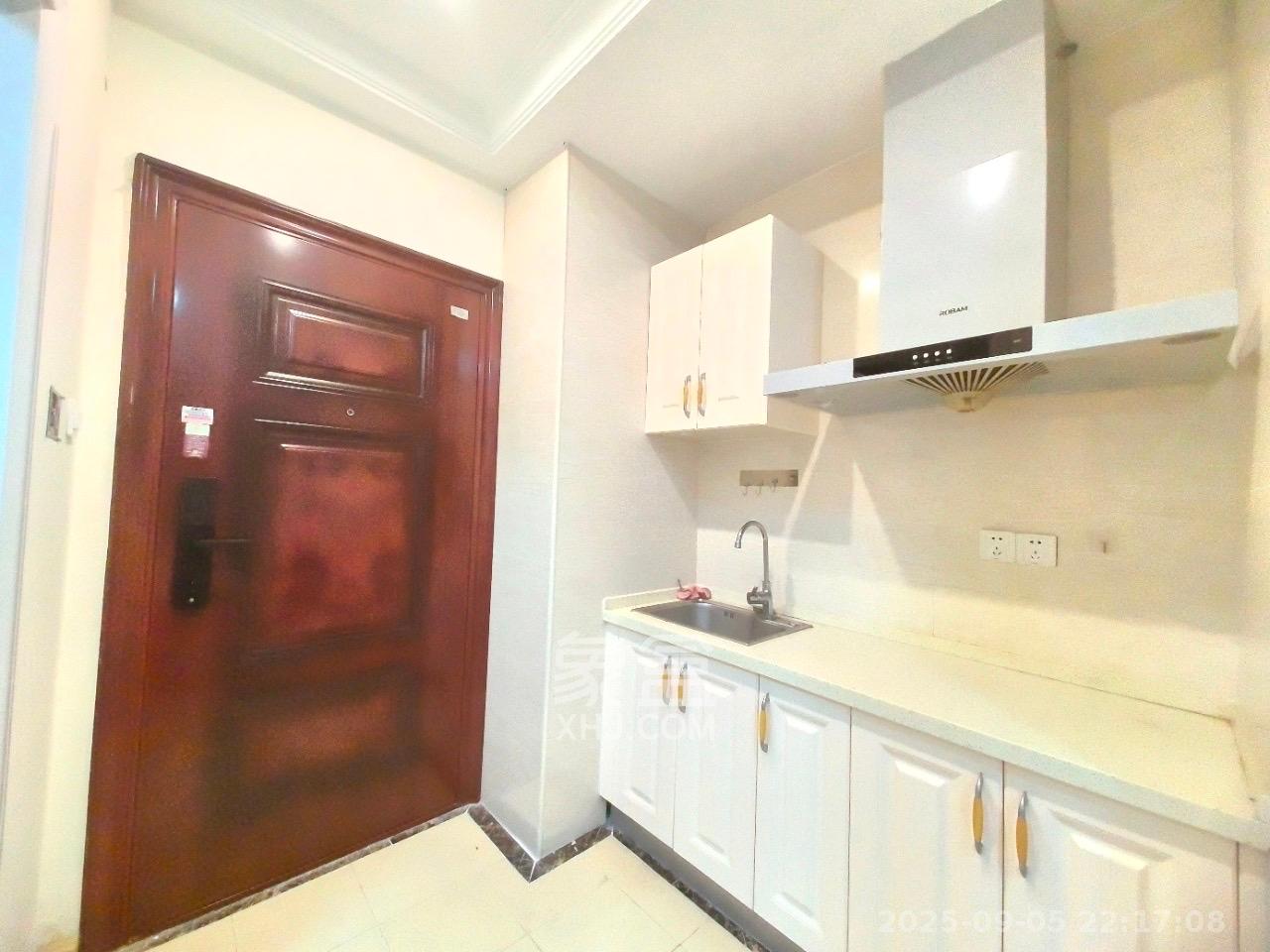 三万英尺  3室2厅1卫    2700.0元/月室内图