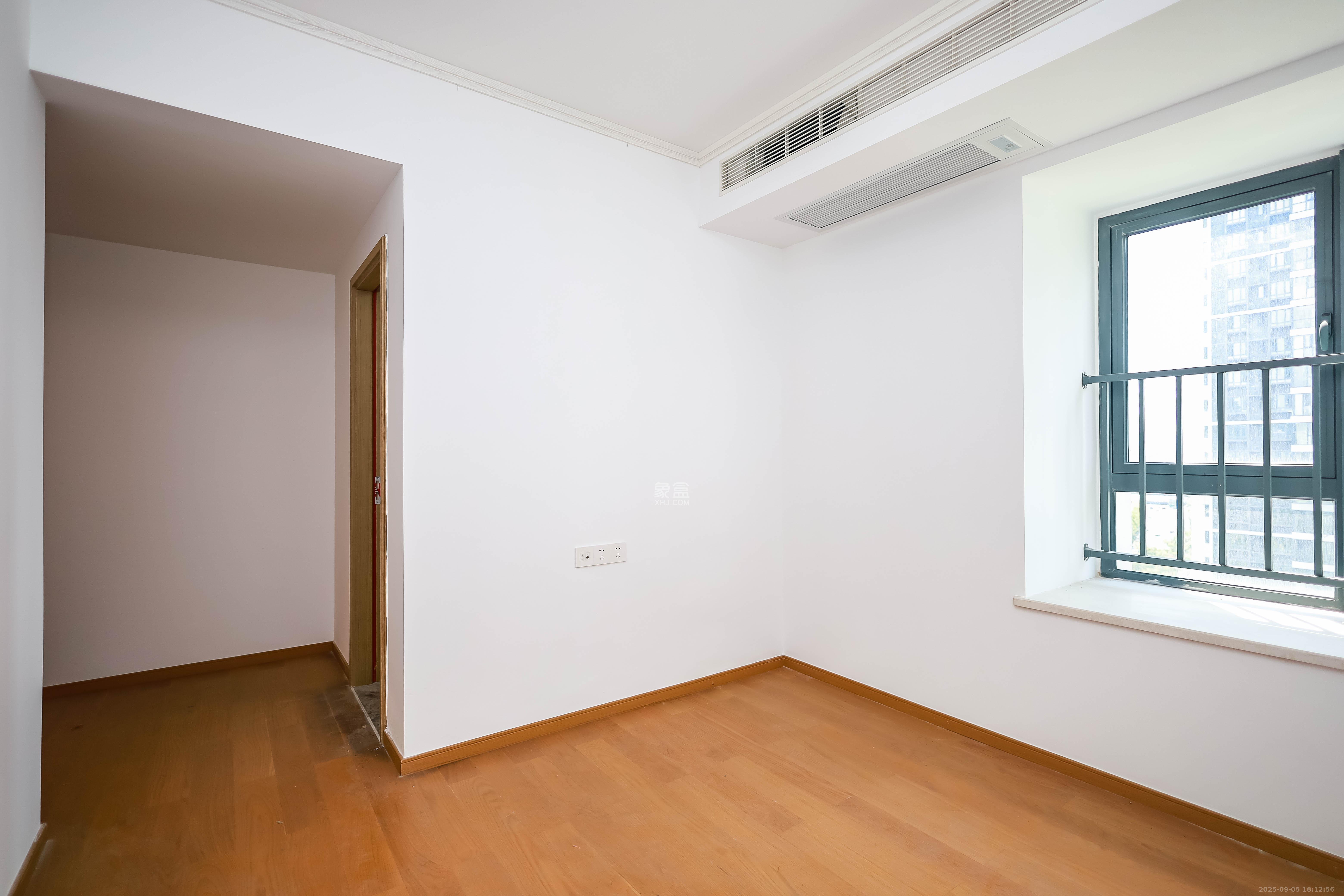 清控湖山雅居南区  3室2厅2卫    88.0万 清控湖山雅居南区  3室2厅2卫    88.0万卧室