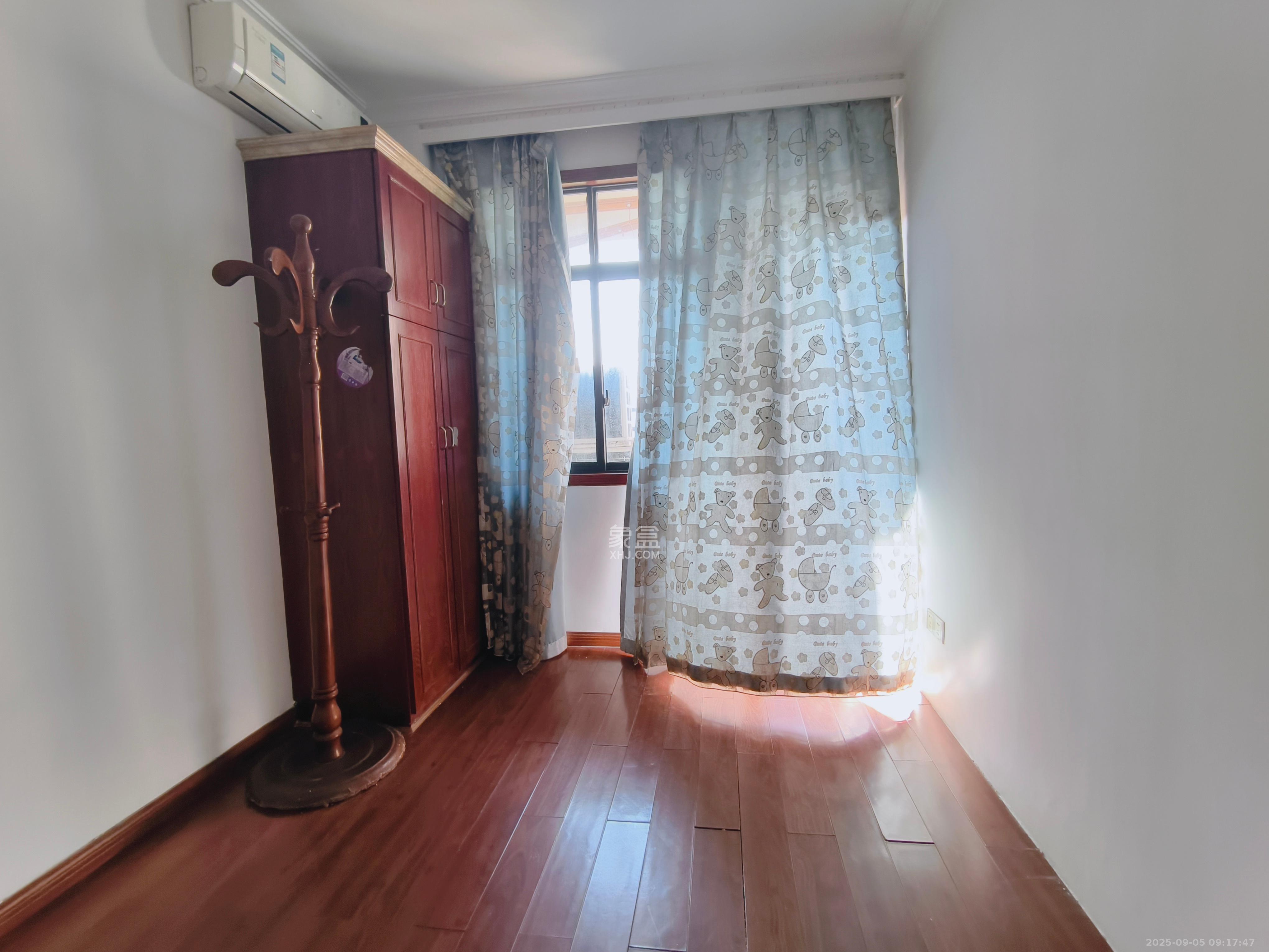 康桥长郡 3室2厅2卫 2400.0元/月 康桥长郡 3室2厅2卫 2400.0元/月室内图