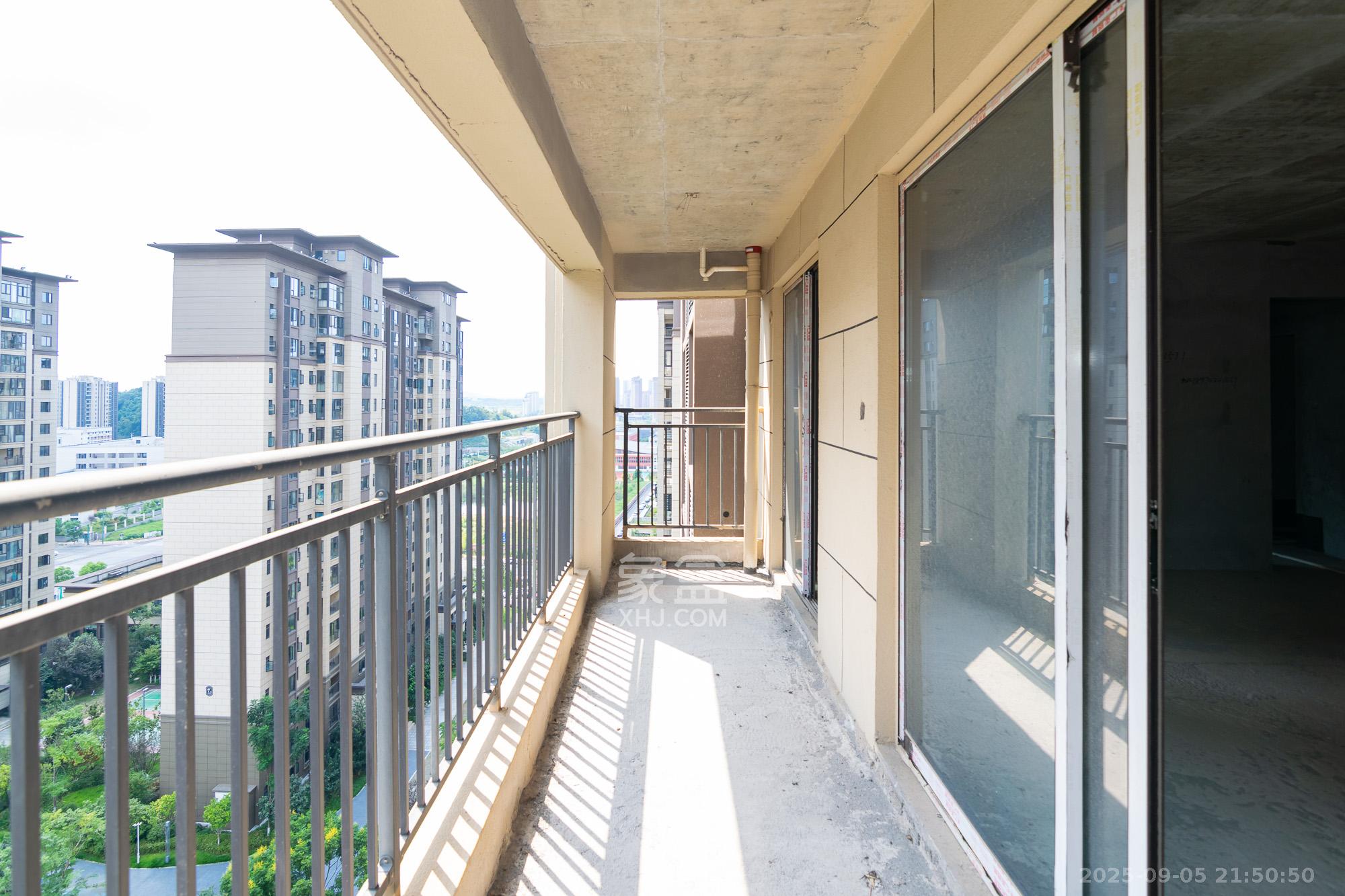 大汉汉府一期  4室2厅2卫    83.0万阳台