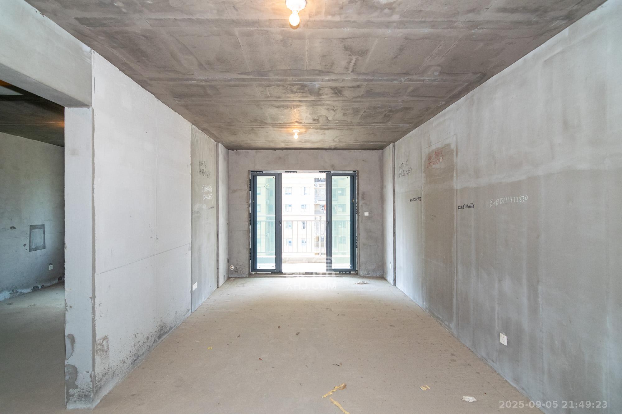 澳海澜庭 3室2厅2卫 58.0万 澳海澜庭 3室2厅2卫 58.0万客厅