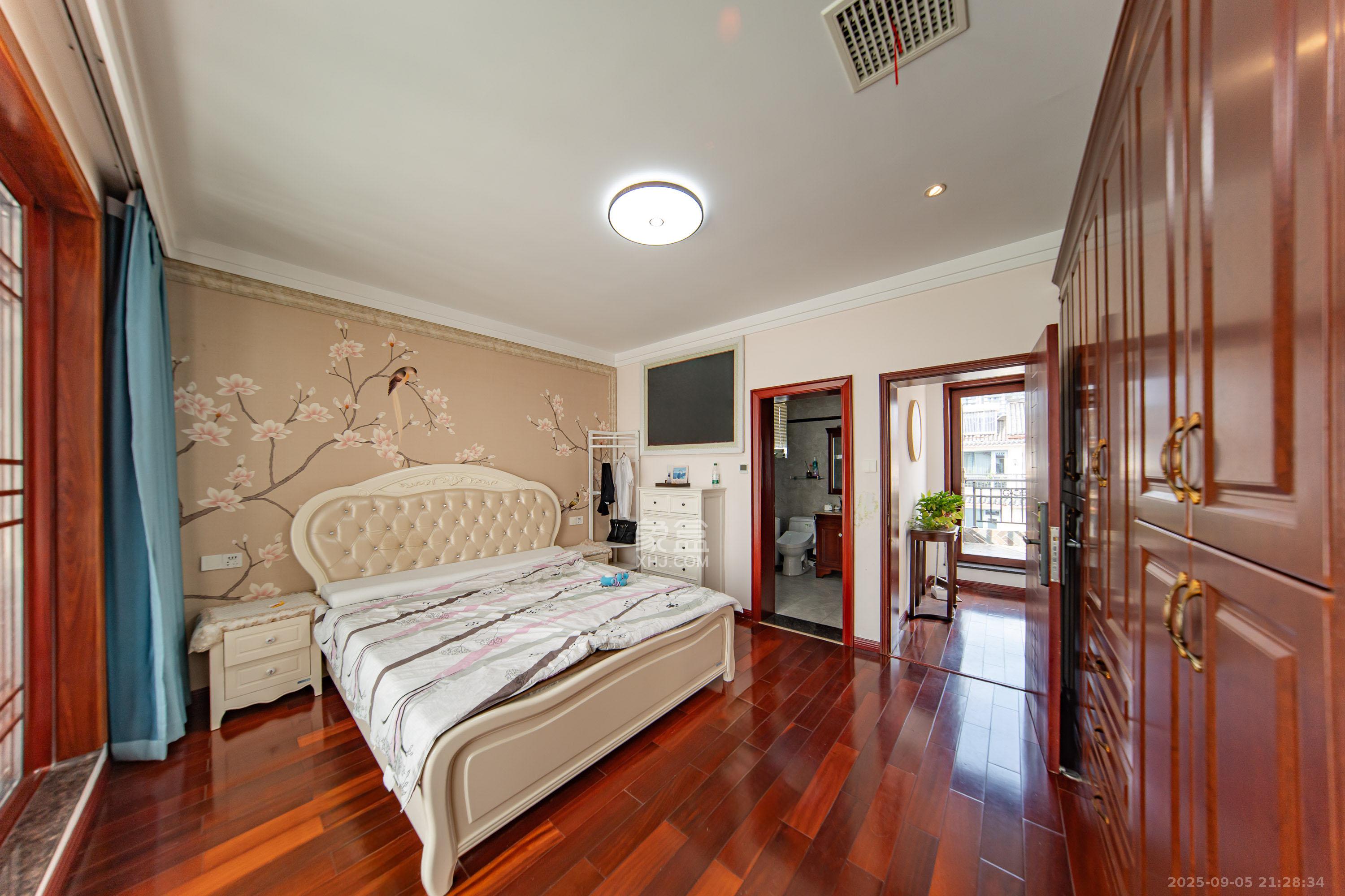 汀湘十里  5室2厅4卫    538.0万 汀湘十里  5室2厅4卫    538.0万卧室