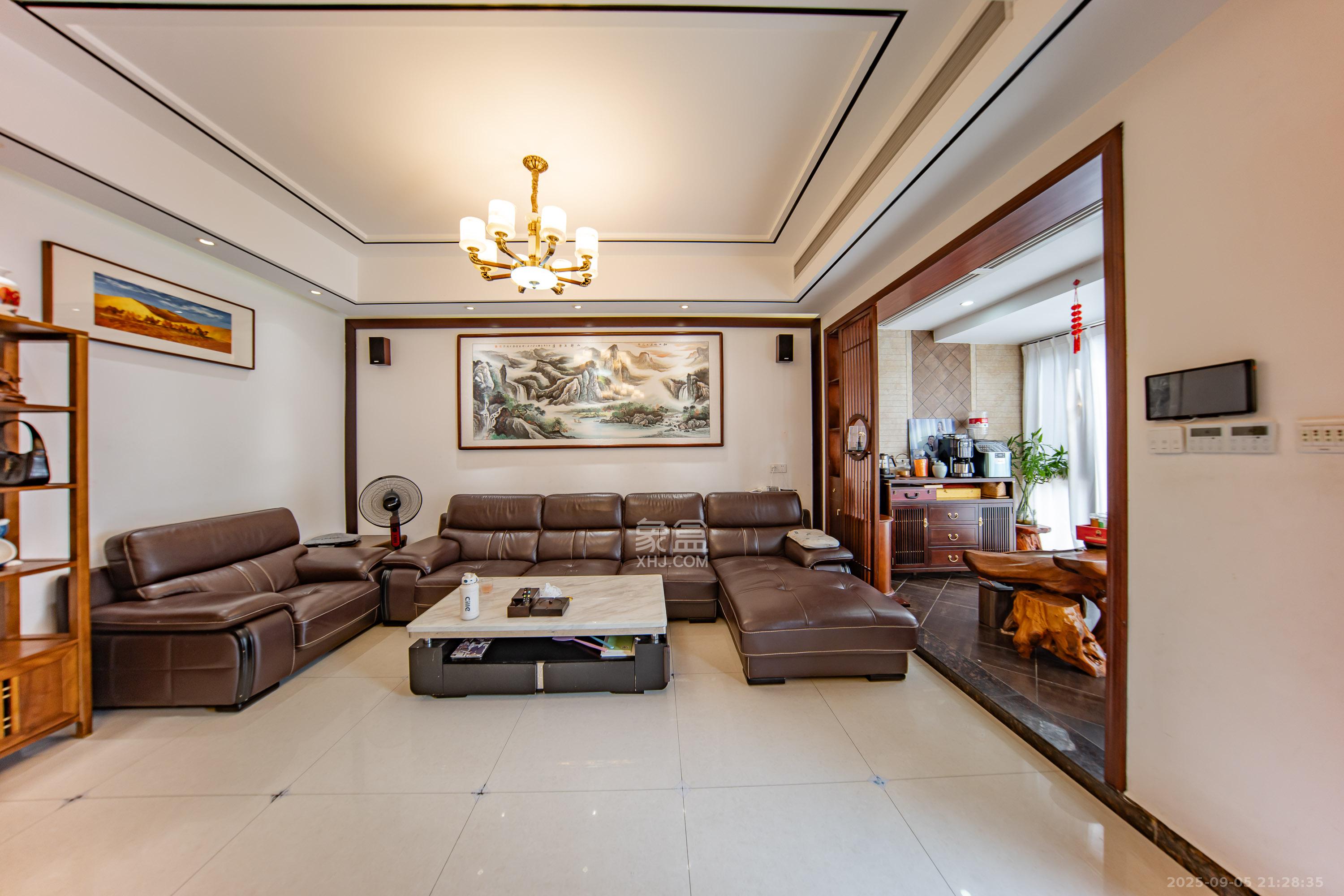 汀湘十里  5室2厅4卫    538.0万 汀湘十里  5室2厅4卫    538.0万客厅