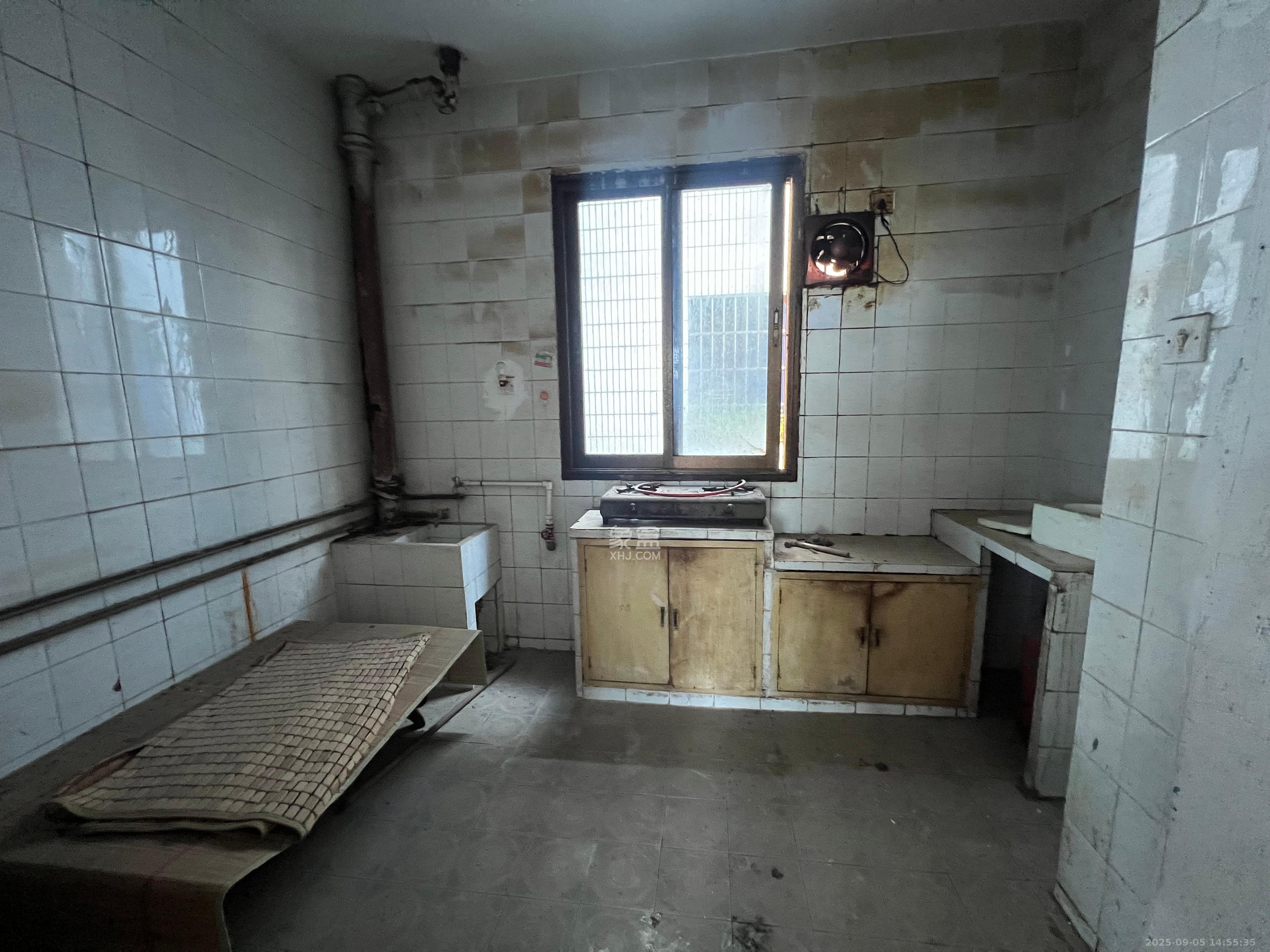 双银花园  3室2厅1卫    1600.0元/月 双银花园  3室2厅1卫    1600.0元/月室内图