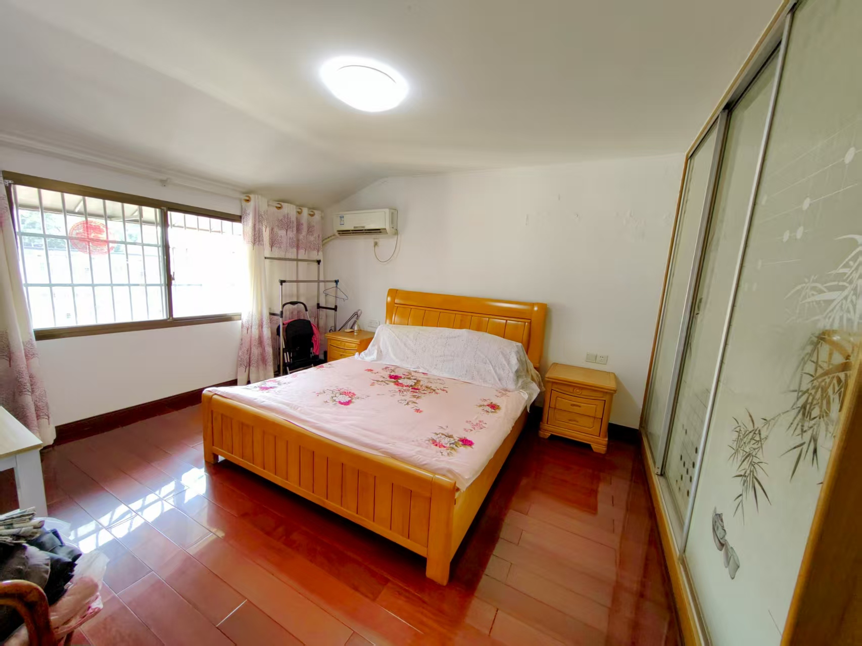 资江新城 8室4厅4卫 56.8万 资江新城 8室4厅4卫 56.8万客厅