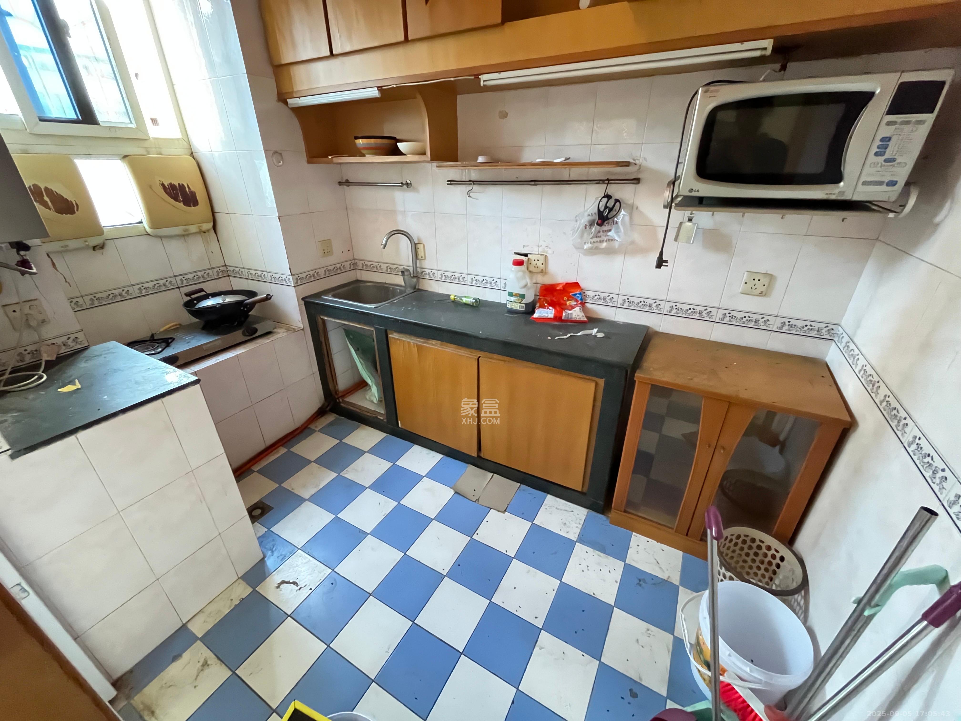 长岭包装宿舍  2室1厅1卫    1400.0元/月 长岭包装宿舍  2室1厅1卫    1400.0元/月室内图