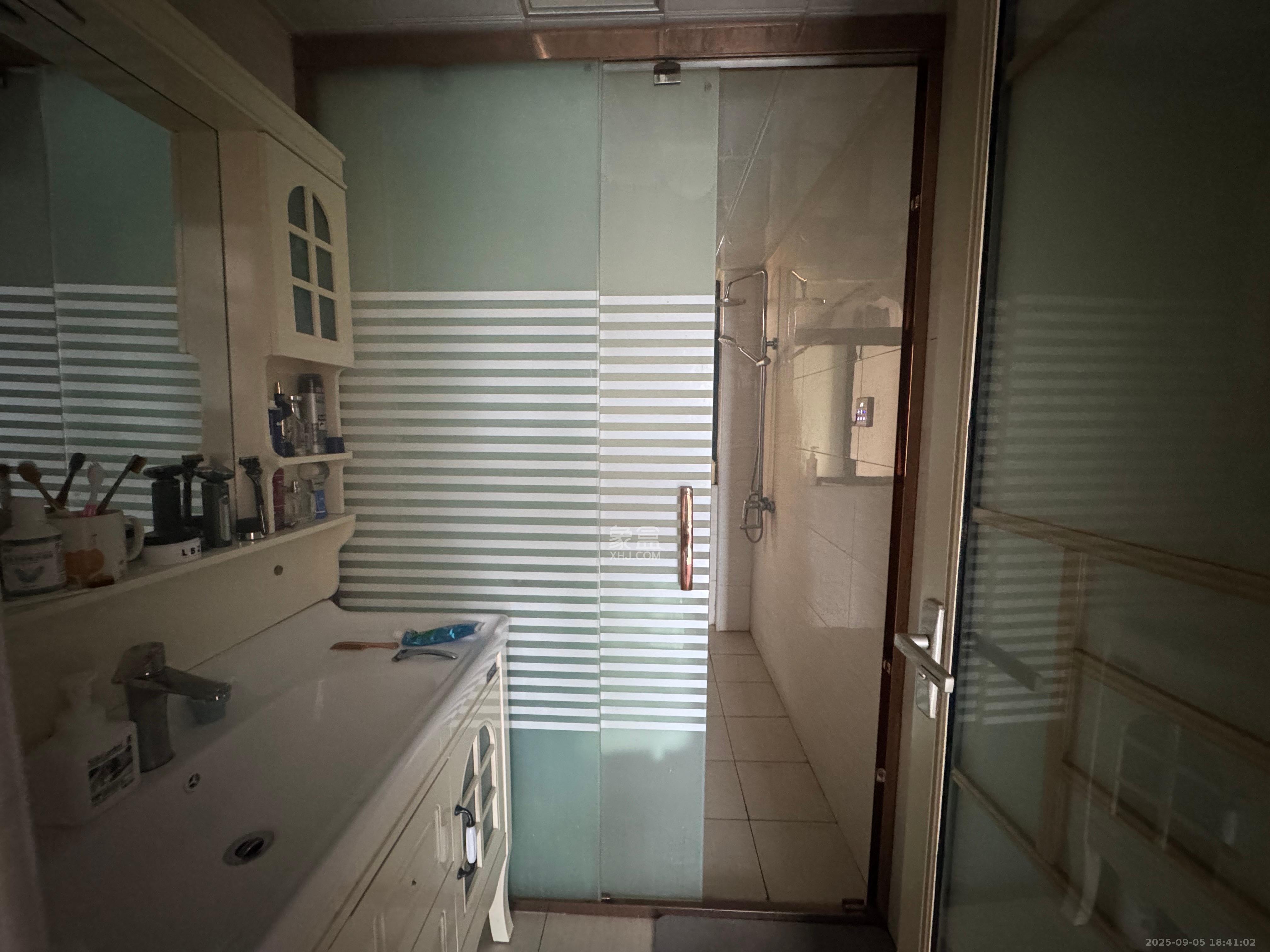 中南红领邦（红星嘉和苑）  4室2厅2卫    3500.0元/月室内图