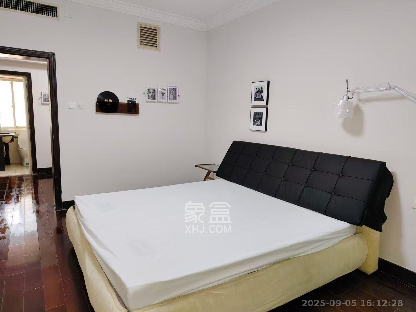 金鹰小区  3室2厅2卫    1600.0元/月室内图