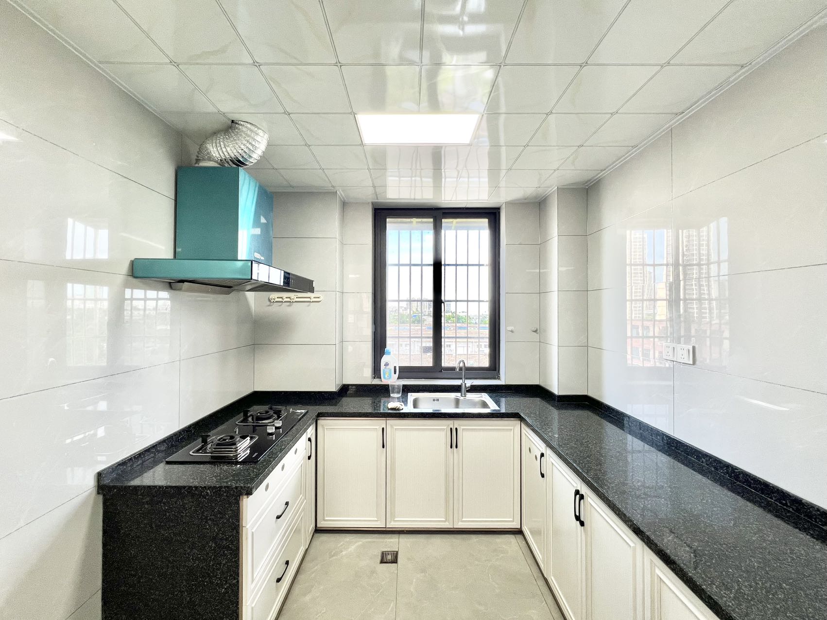 城投海一方  3室2厅2卫    3300.0元/月 城投海一方  3室2厅2卫    3300.0元/月室内图