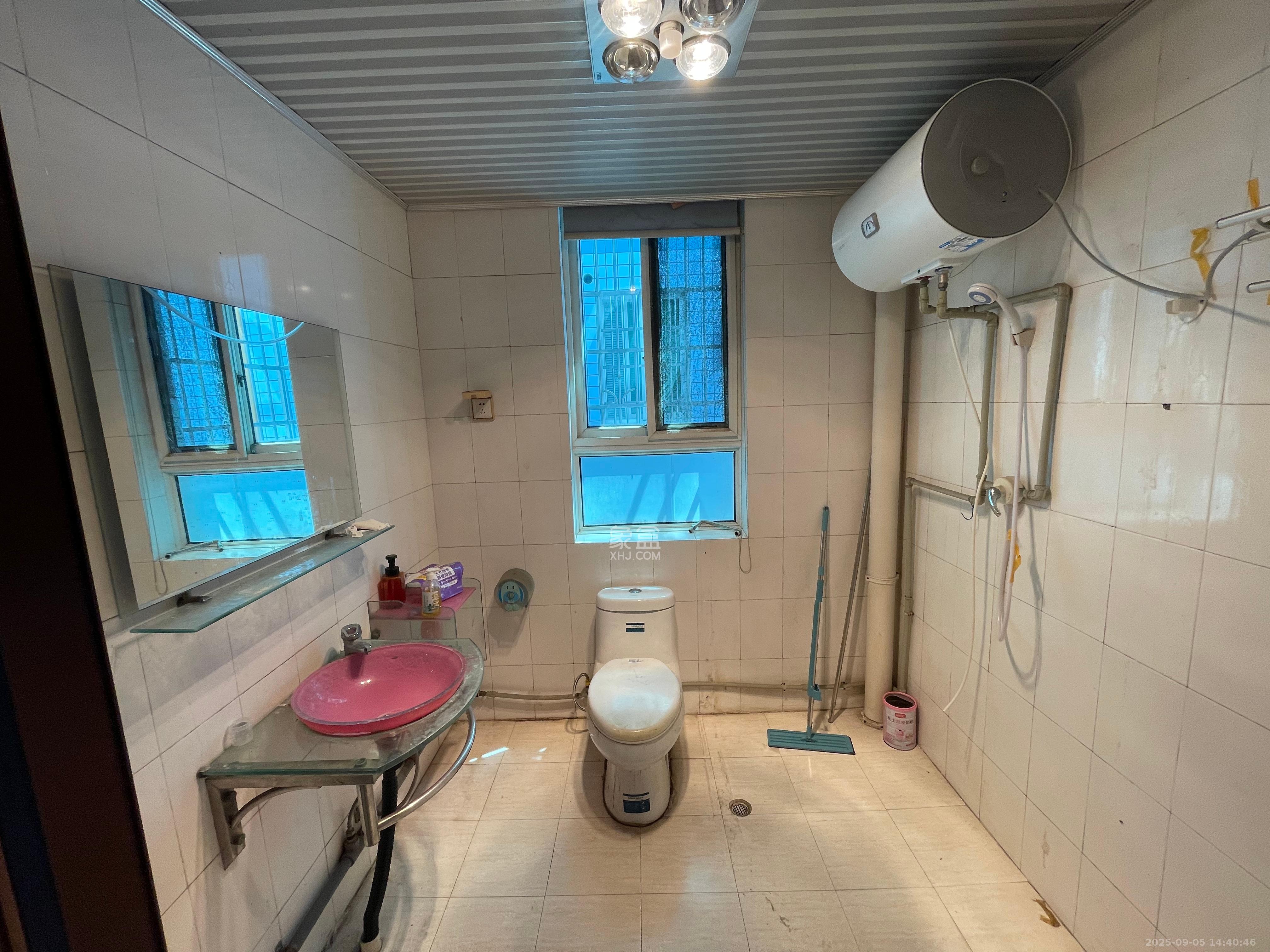 欣胜园  4室2厅2卫    2300.0元/月室内图