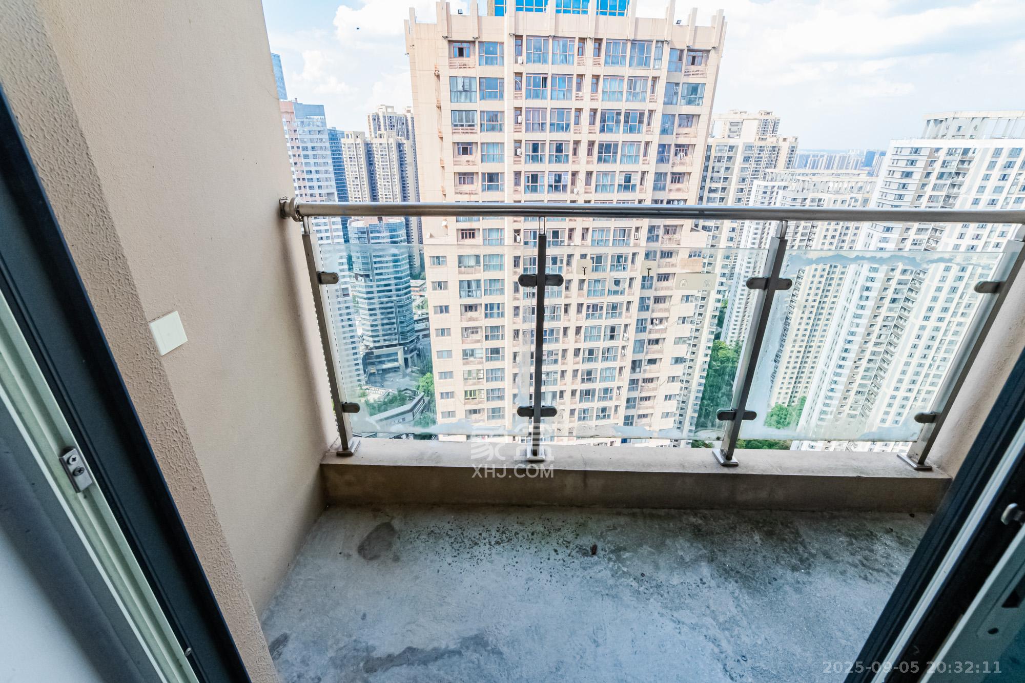 北辰三角洲E4区  4室2厅2卫    145.0万 北辰三角洲E4区  4室2厅2卫    145.0万阳台