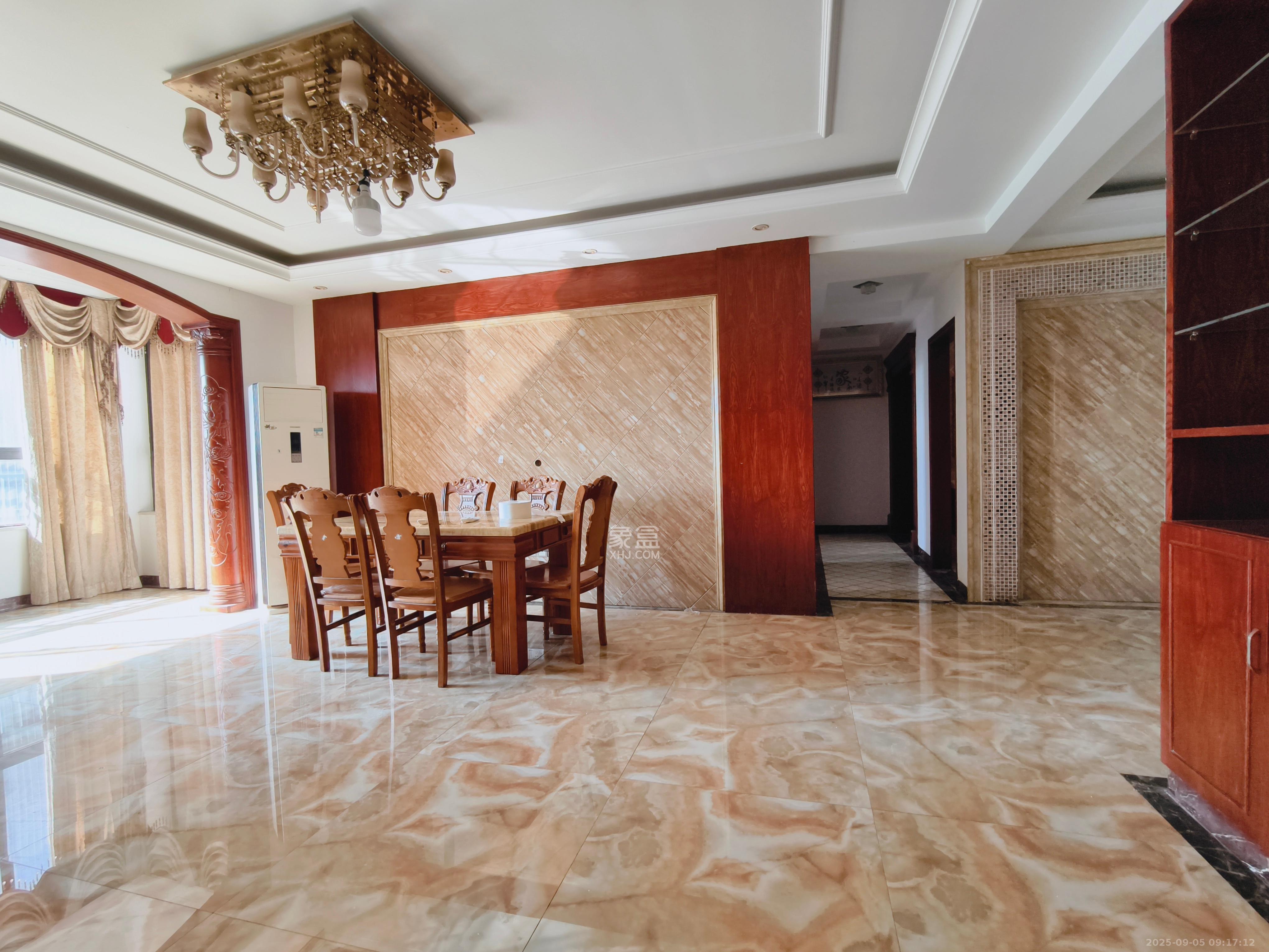 康桥长郡 3室2厅2卫 2400.0元/月 康桥长郡 3室2厅2卫 2400.0元/月室内图