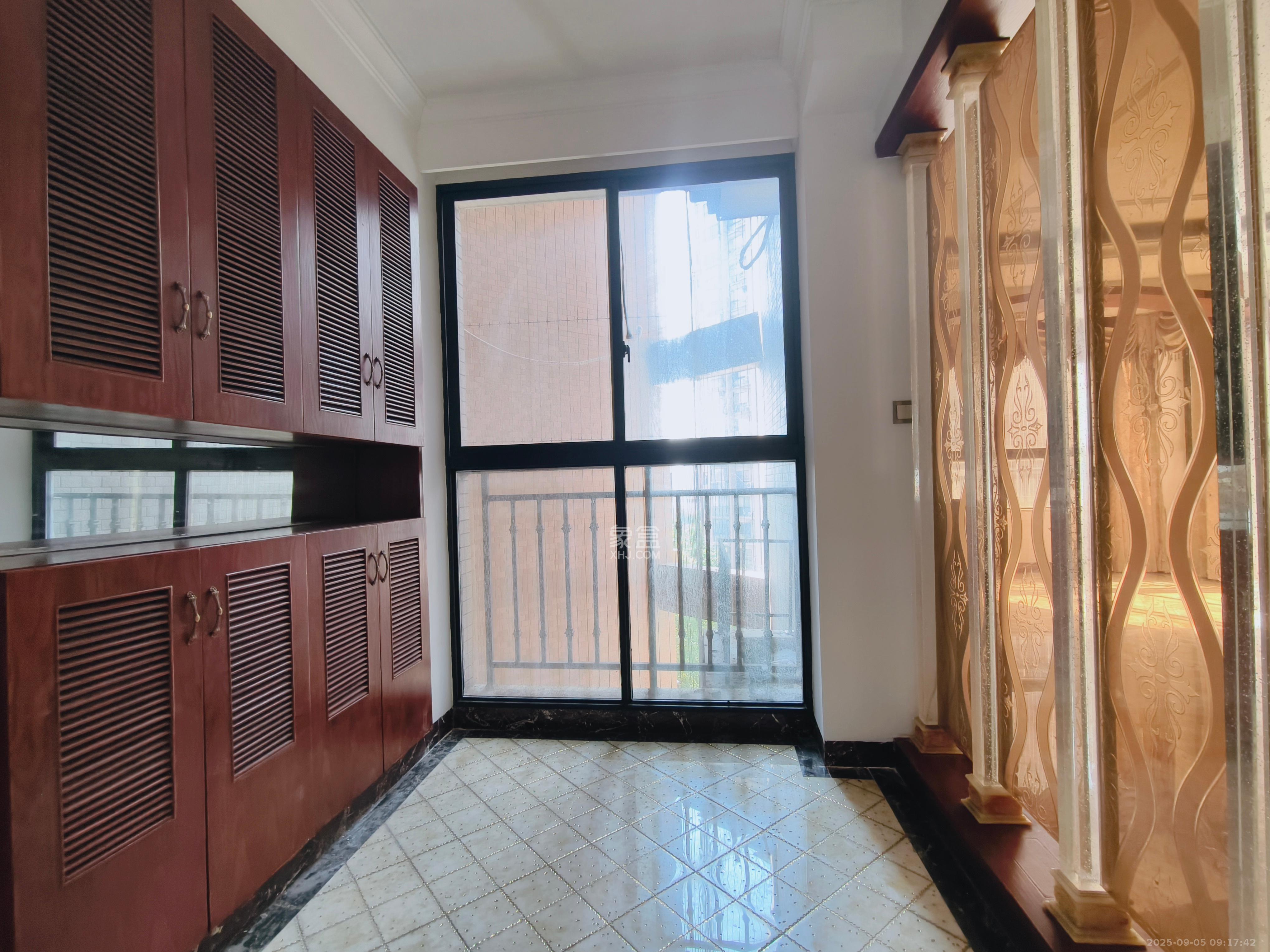 康桥长郡 3室2厅2卫 2400.0元/月 康桥长郡 3室2厅2卫 2400.0元/月室内图