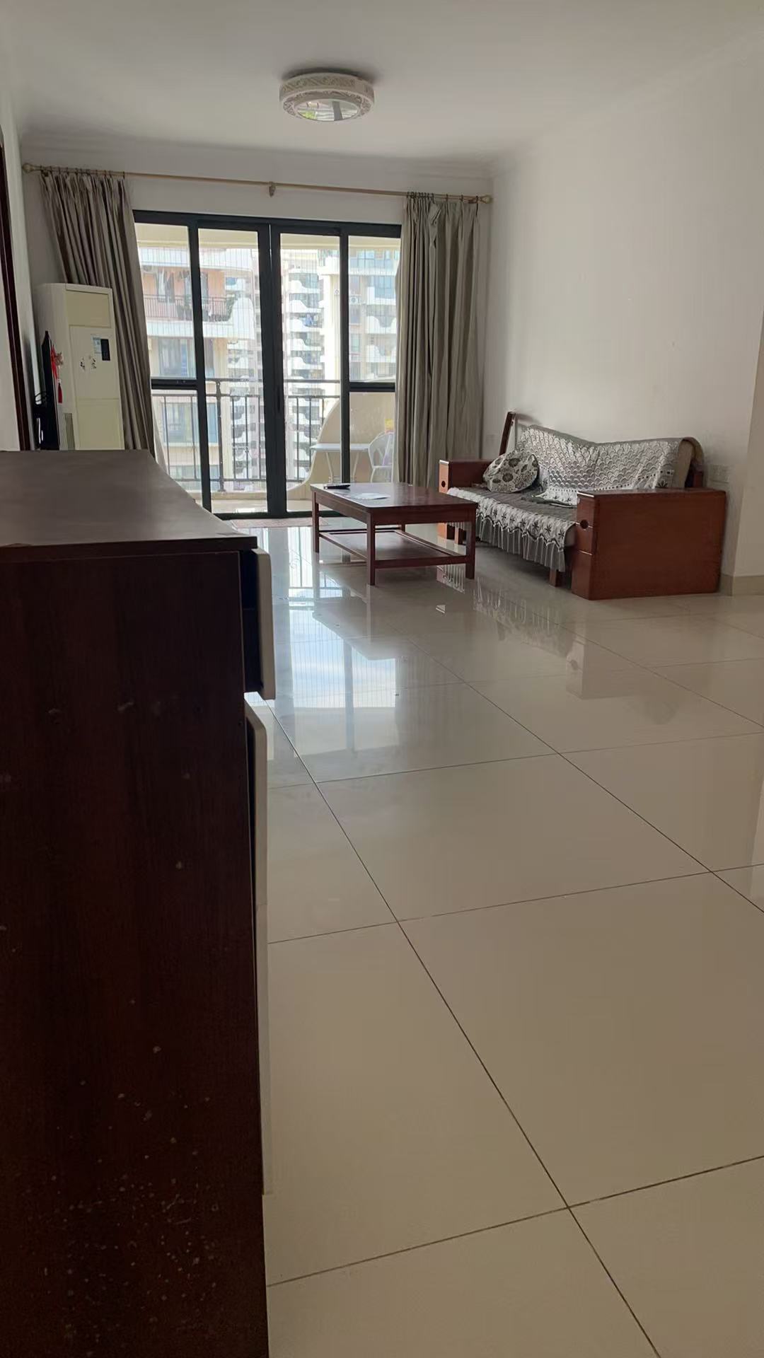 绿地海长流三期  2室1厅1卫    1900.0元/月 绿地海长流三期  2室1厅1卫    1900.0元/月室内图1