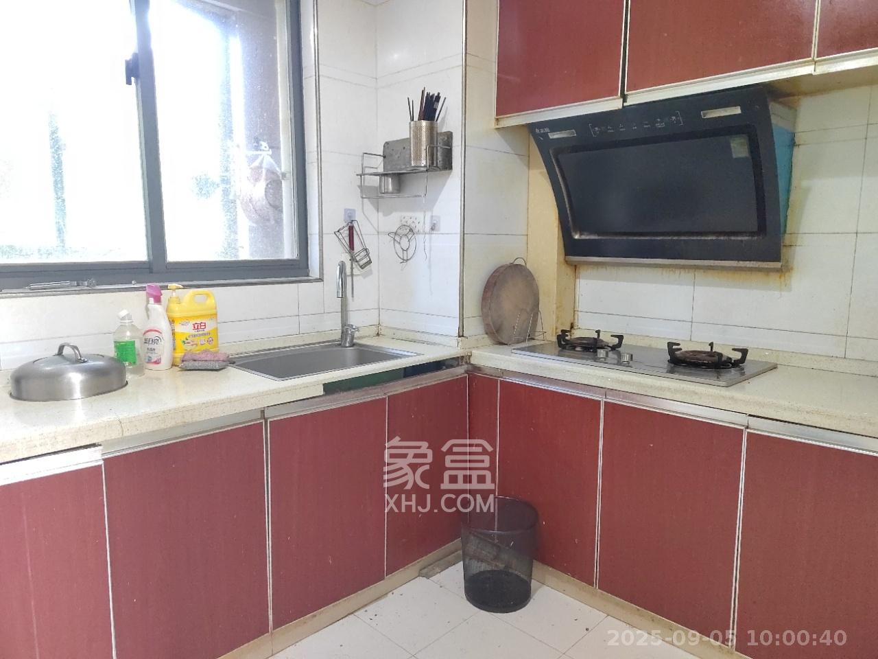 鑫远湘府华城  4室2厅1卫   2000.00元/月室内图