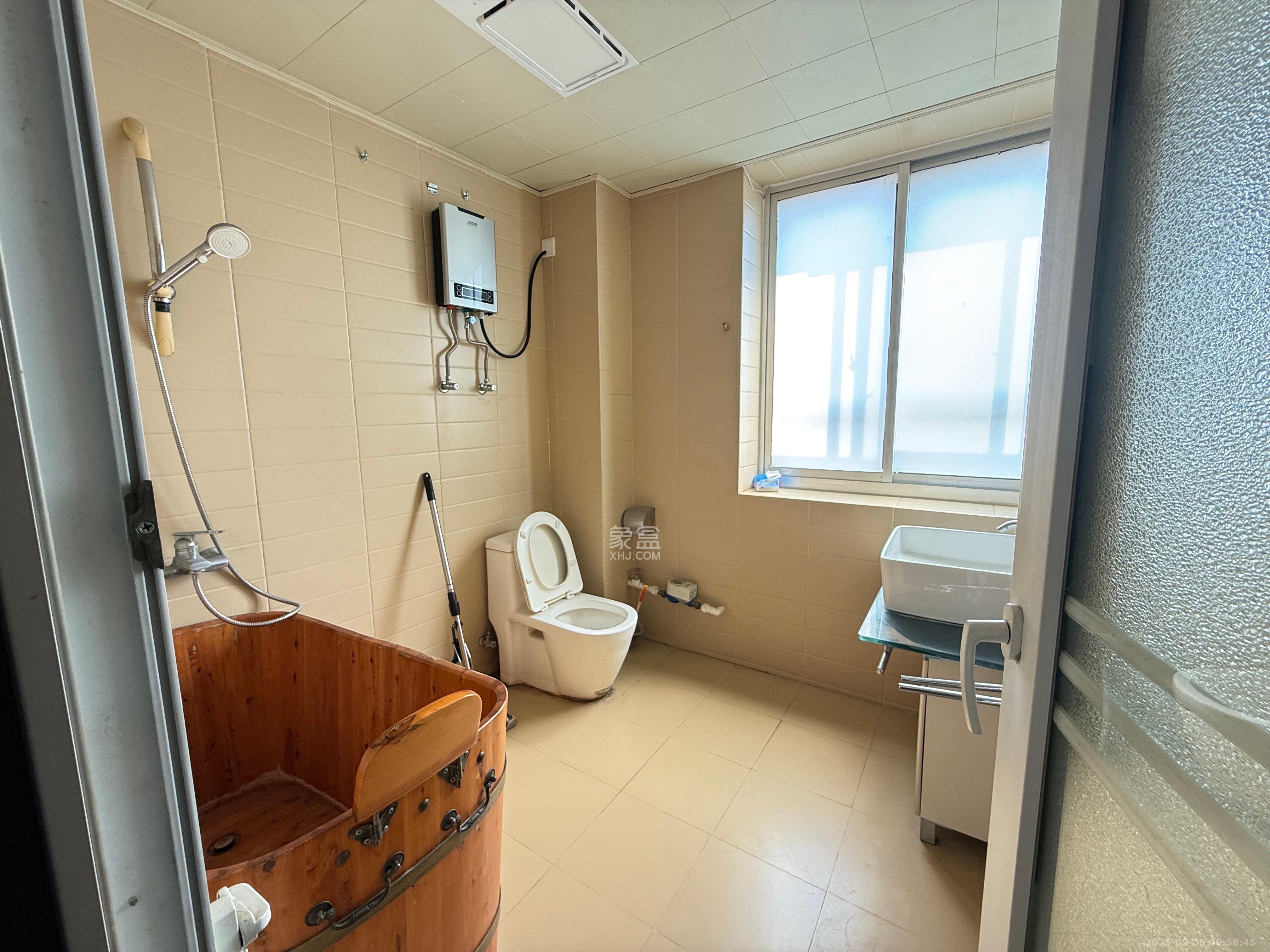 湘林家园（湘林小区电梯房）  4室2厅1卫    3500.0元/月室内图