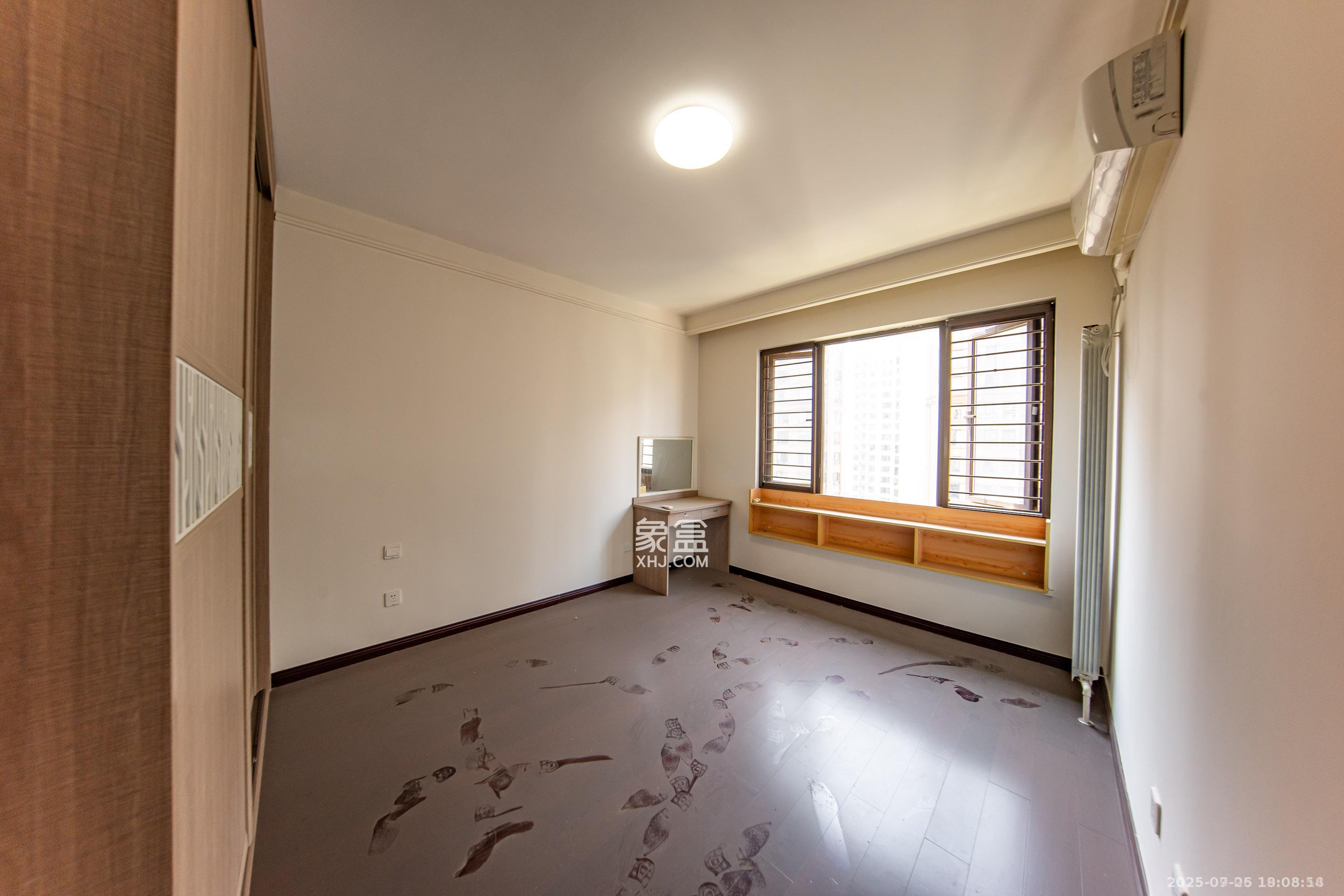 中海国际二期  3室2厅2卫    2000.0元/月 中海国际二期  3室2厅2卫    2000.0元/月室内图