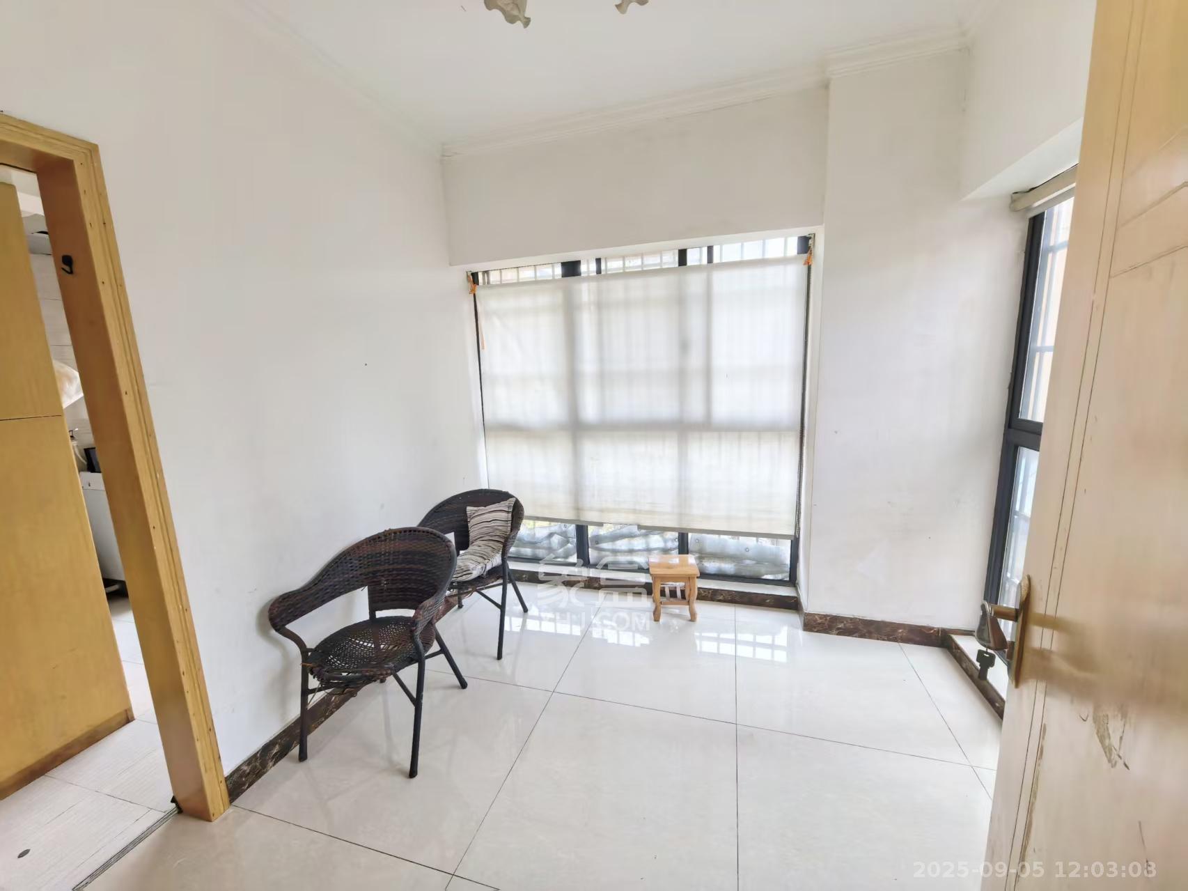 中城丽景香山园  3室2厅1卫    3200.0元/月 中城丽景香山园  3室2厅1卫    3200.0元/月室内图