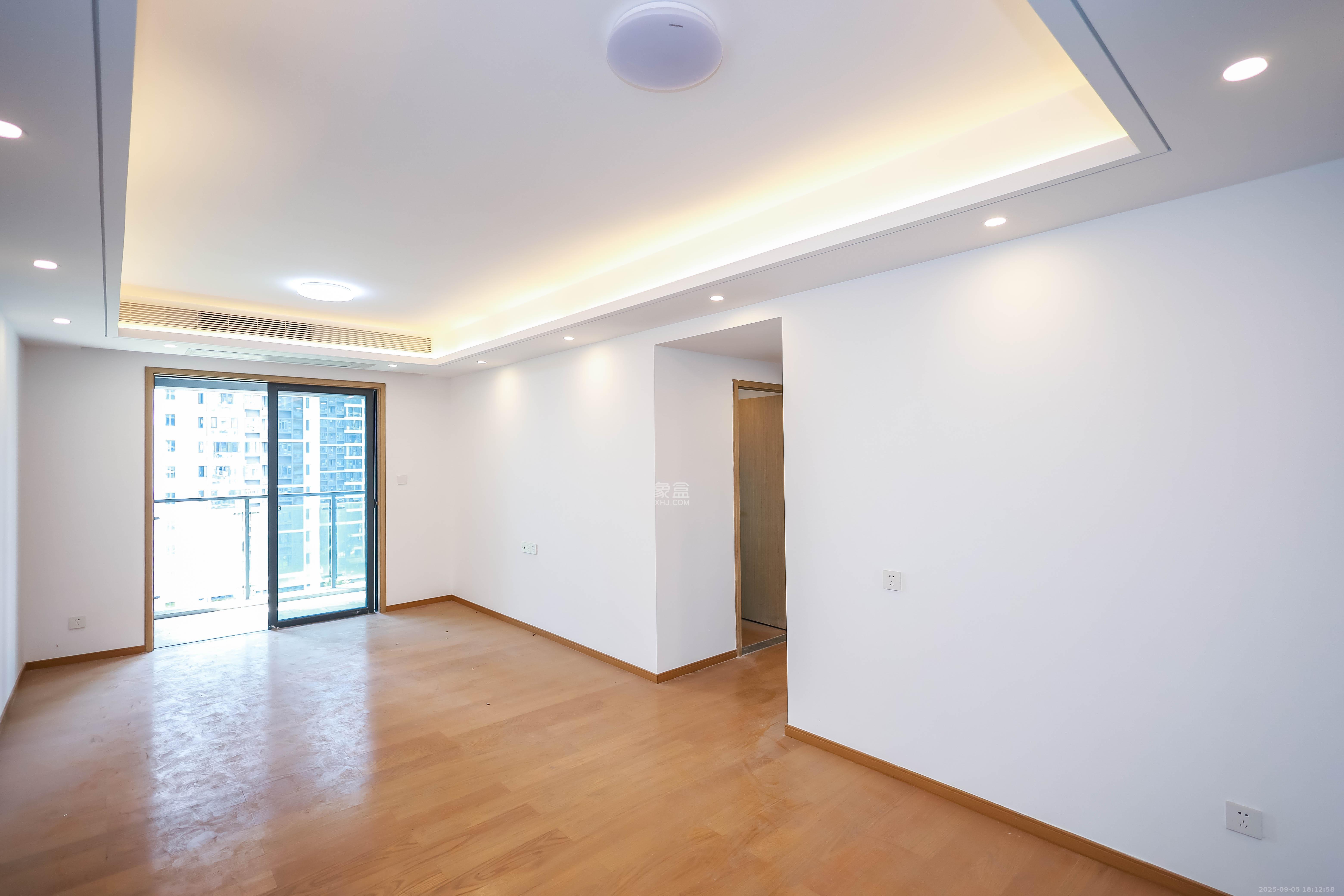 清控湖山雅居南区  3室2厅2卫    88.0万 清控湖山雅居南区  3室2厅2卫    88.0万客厅