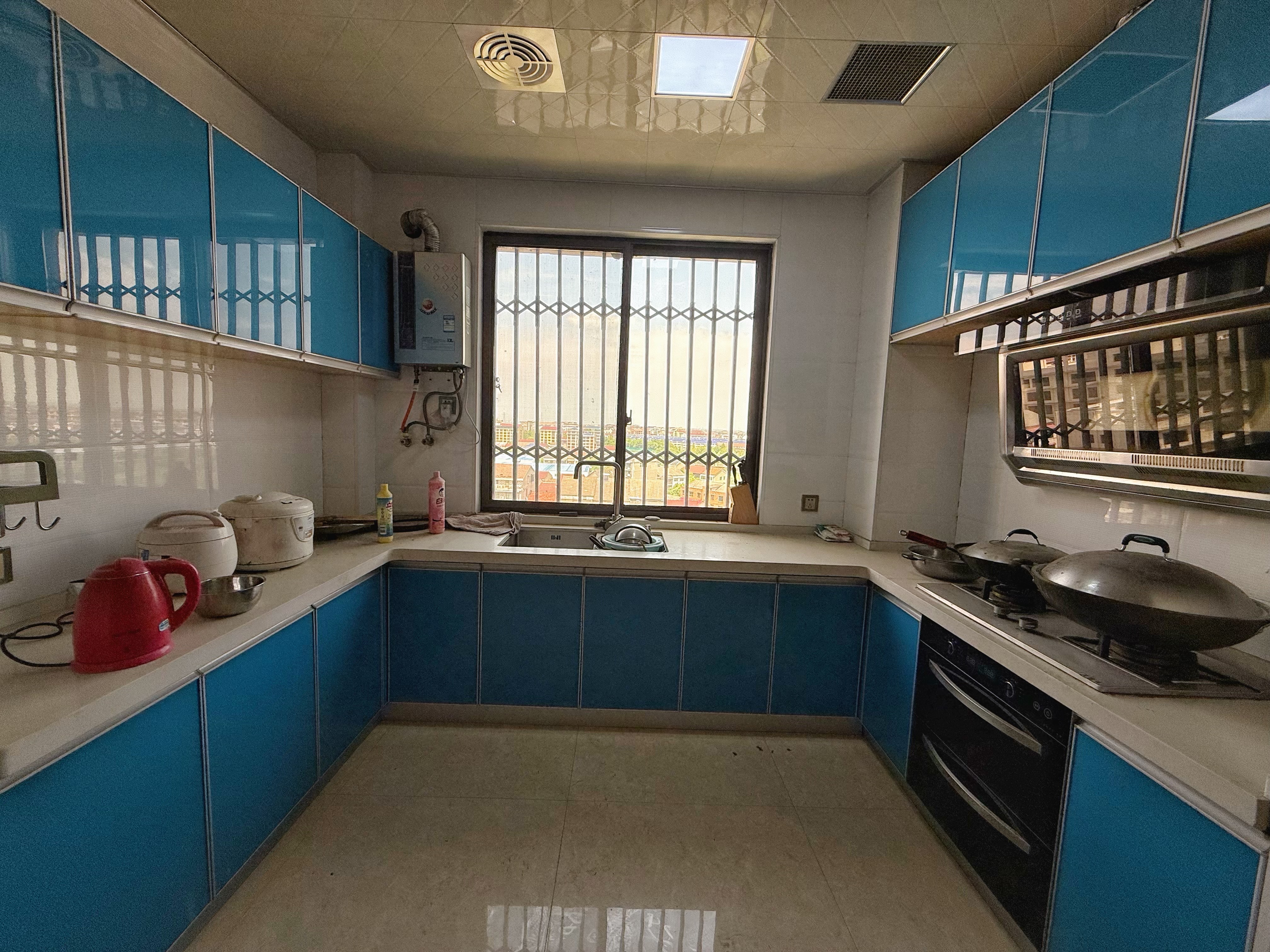 盛世东方 3室2厅2卫 93.8万 盛世东方 3室2厅2卫 93.8万客厅