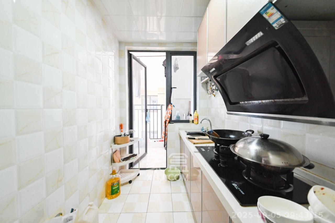 叠彩兰亭 3室2厅1卫 2300.0元/月 叠彩兰亭 3室2厅1卫 2300.0元/月室内图