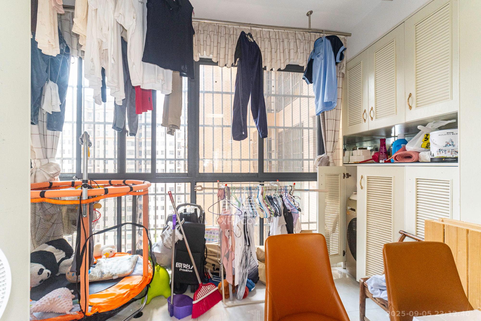 佳美紫郡  3室2厅2卫    65.0万阳台