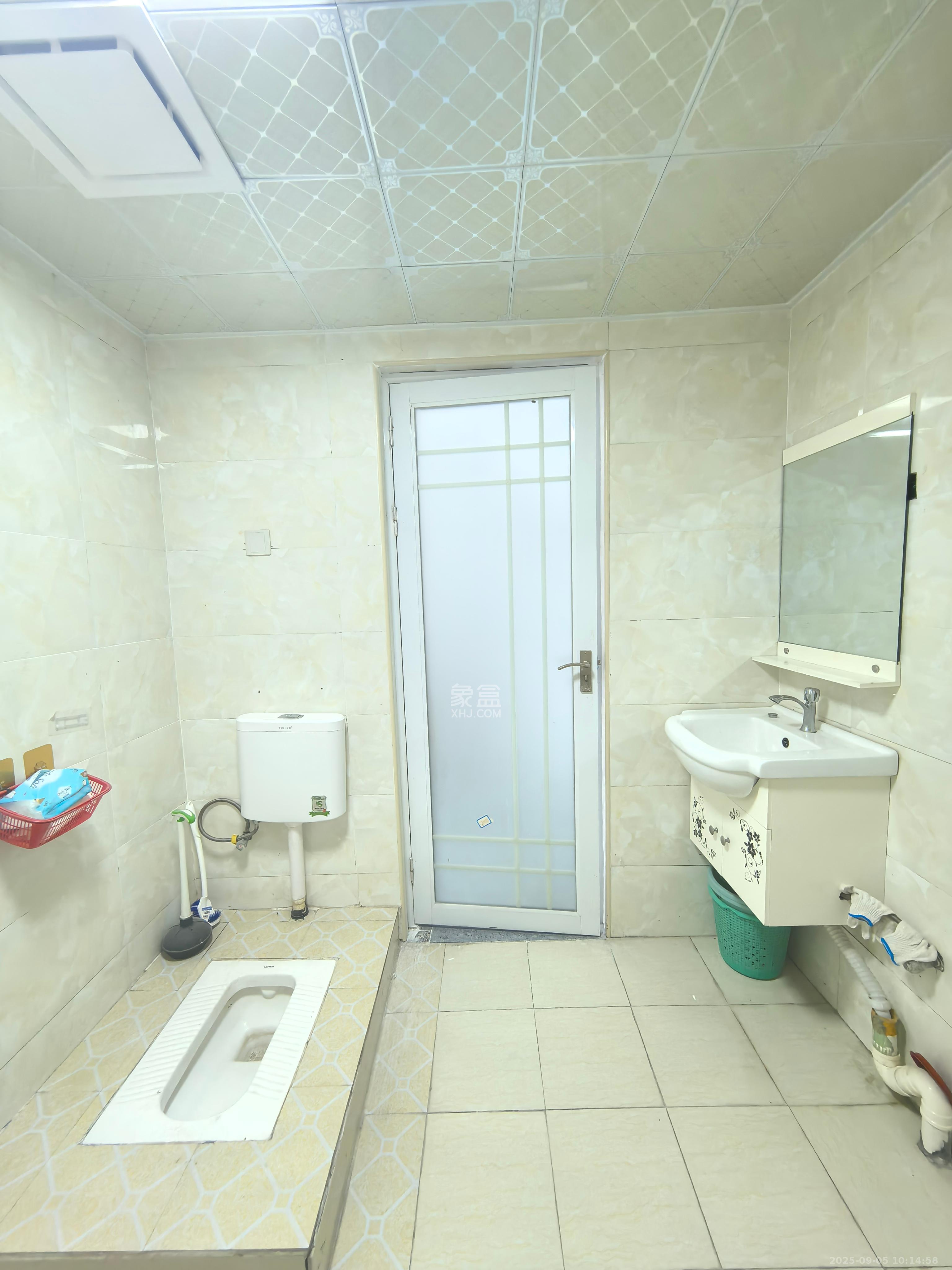 奥克斯广场  1室1厅1卫    1600.0元/月室内图