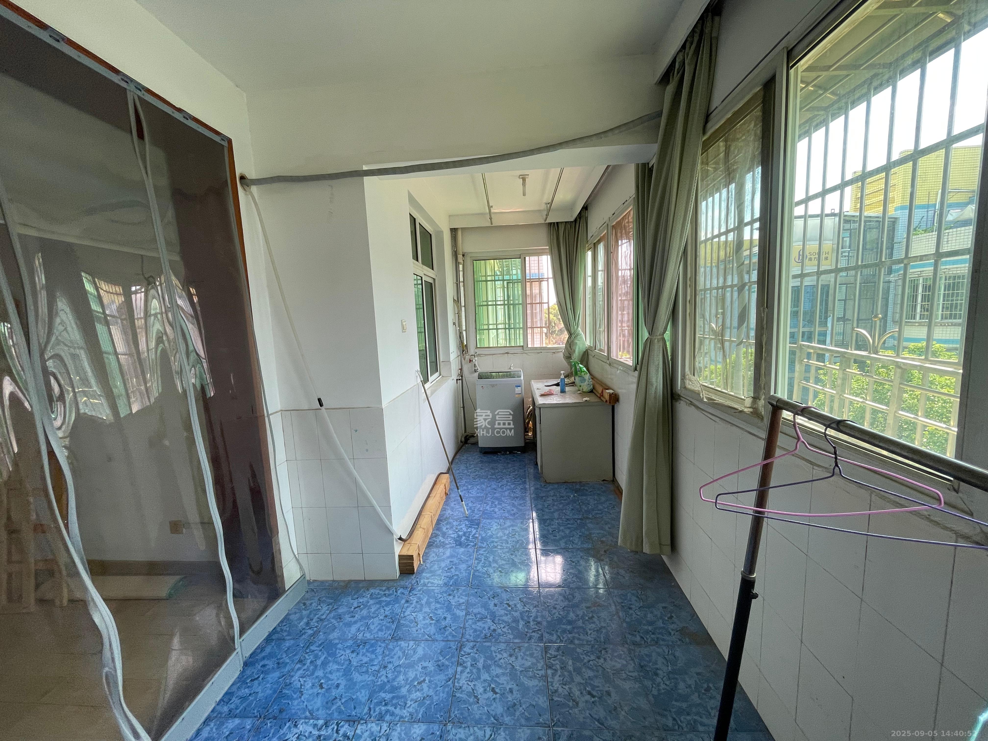 欣胜园  4室2厅2卫    2300.0元/月室内图