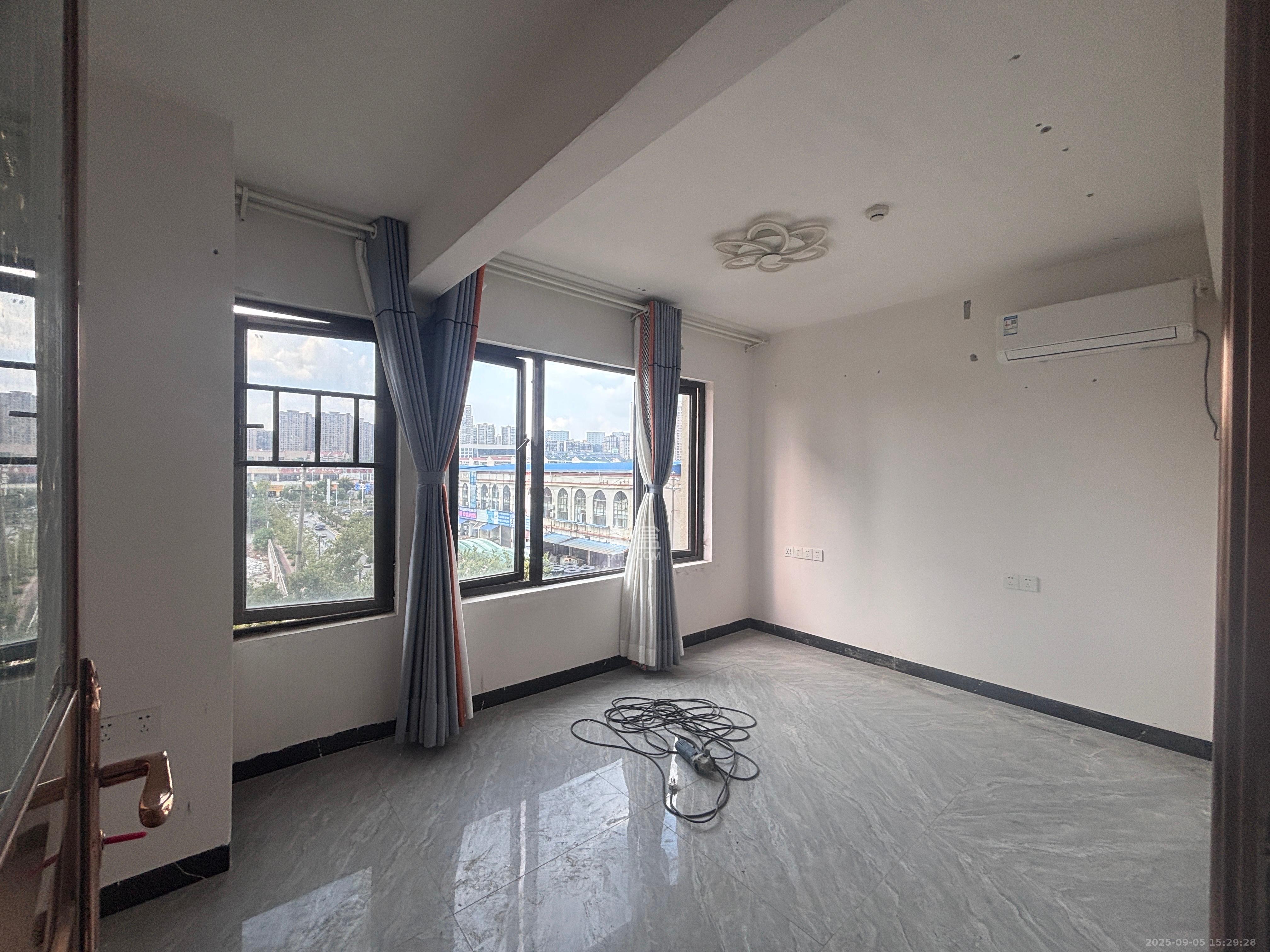 中海珑悦府  1室0厅0卫    1400.0元/月室内图