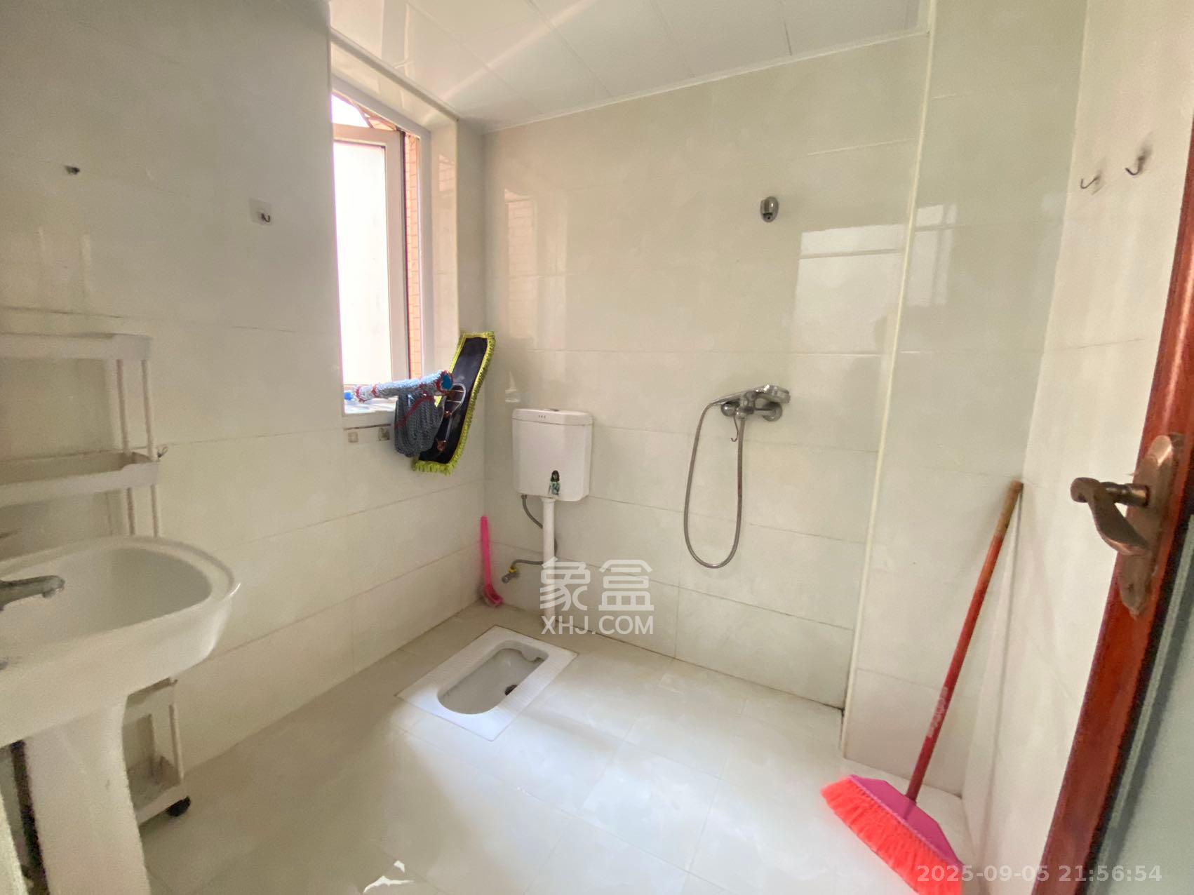 丽发新城  3室2厅1卫   2500.00元/月室内图