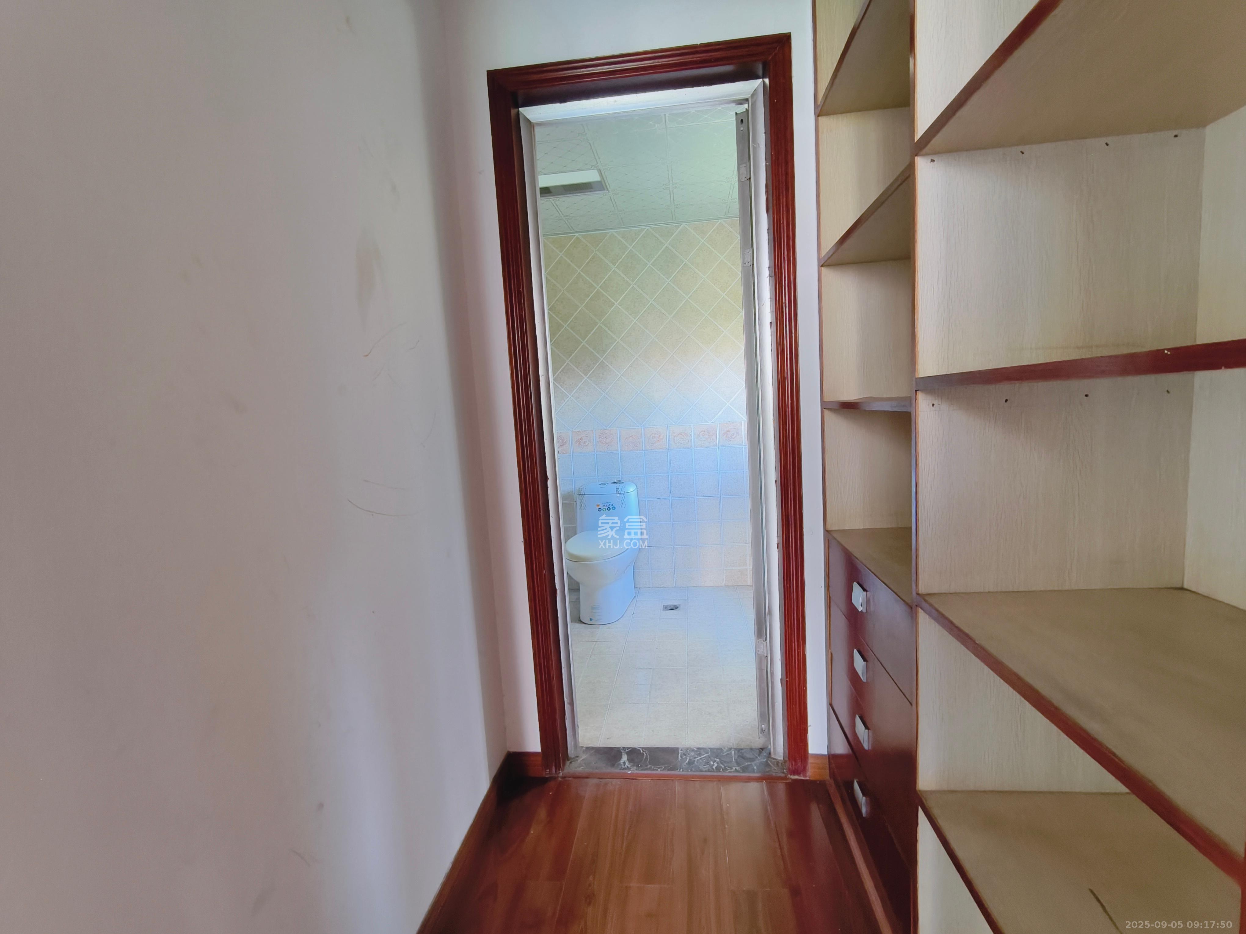 康桥长郡 3室2厅2卫 2400.0元/月 康桥长郡 3室2厅2卫 2400.0元/月室内图