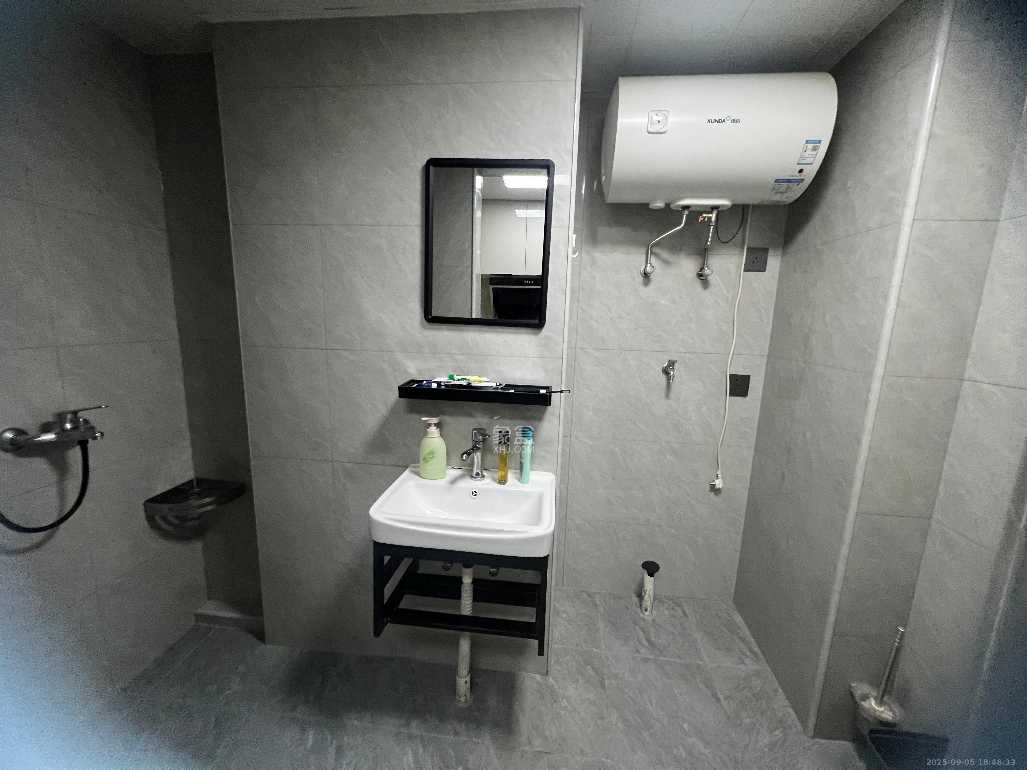 长房东旭国际 1室1厅1卫 1400.0元/月 长房东旭国际 1室1厅1卫 1400.0元/月室内图