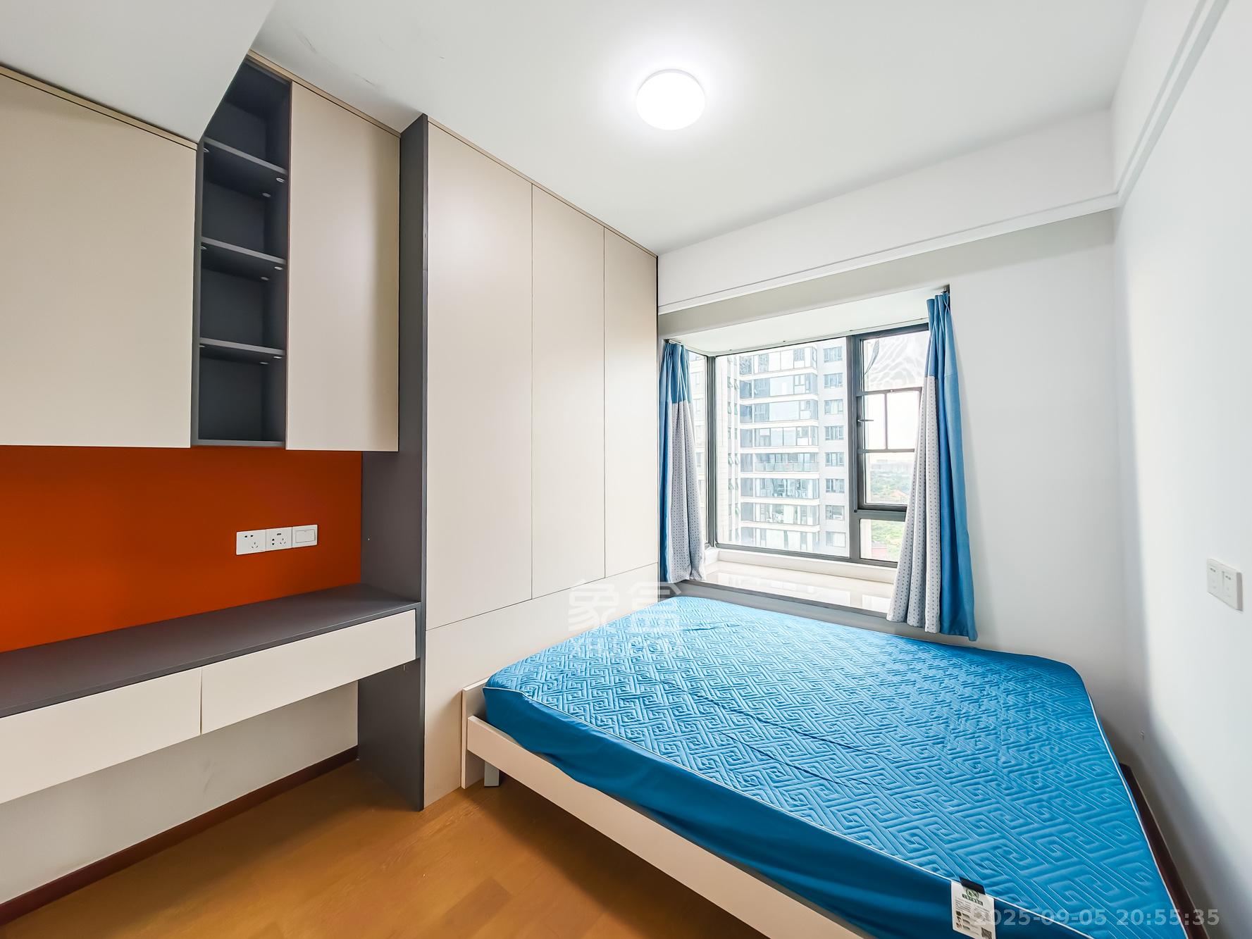 长沙万境潇湘  4室2厅2卫    158.0万卧室