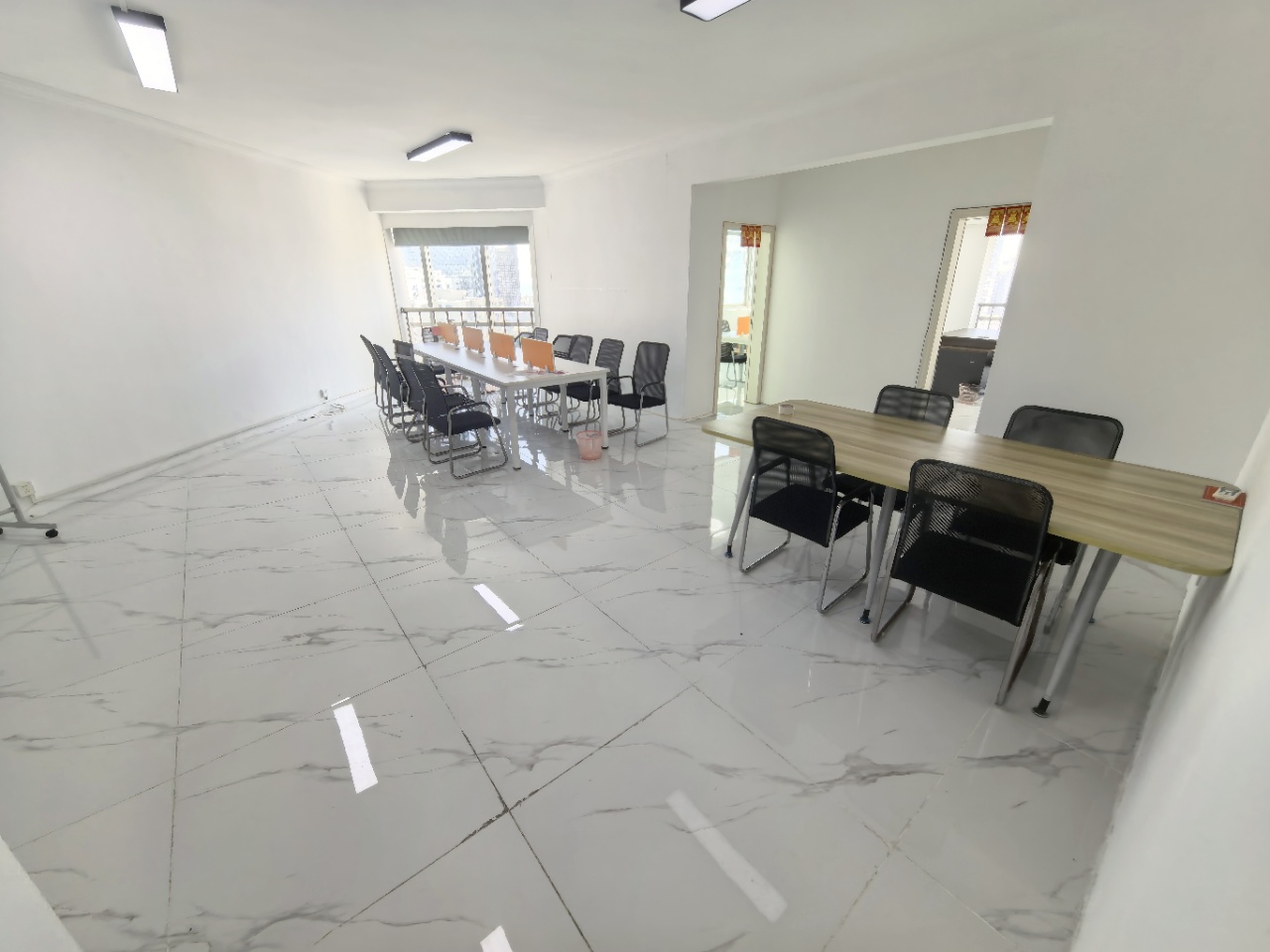 深发展大厦  3室2厅2卫    3000.0元/月 深发展大厦  3室2厅2卫    3000.0元/月室内图